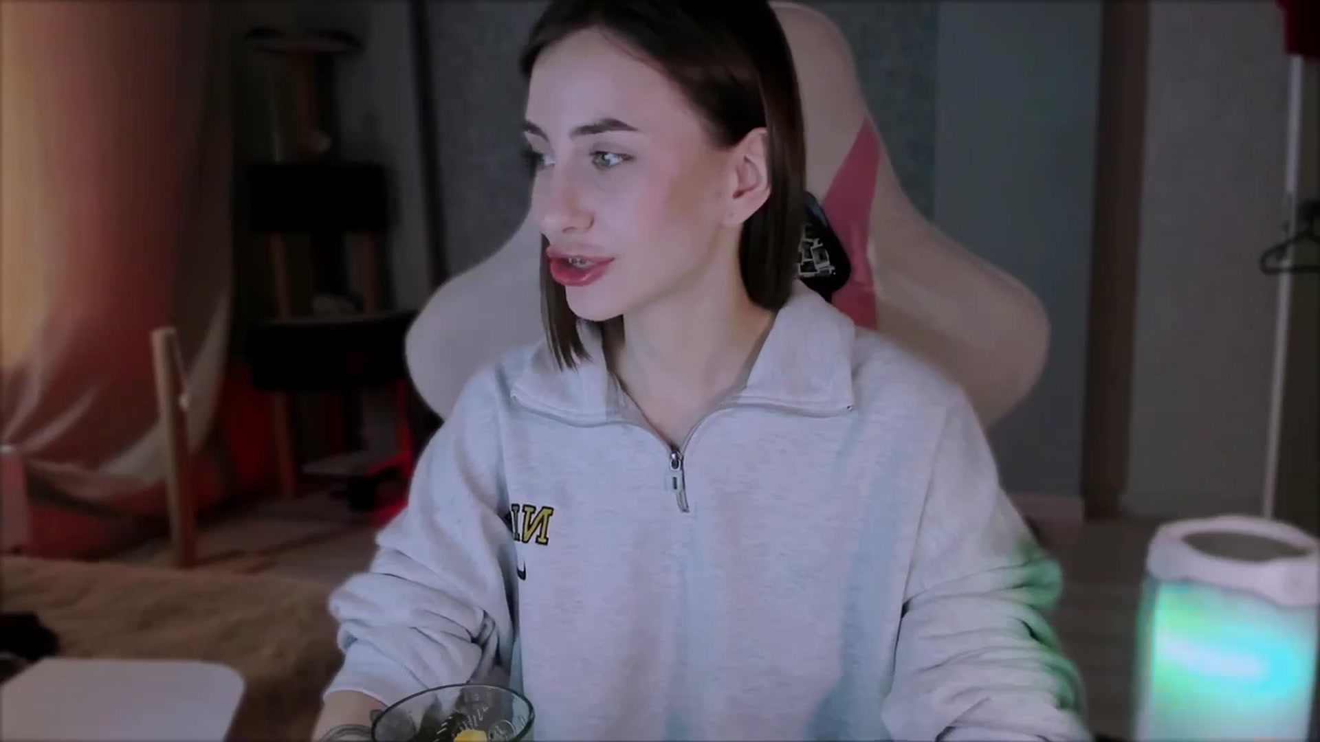 Gallery image thumbnail from Space_Eva's myfreecams stream on, 10/24/2023, 06:27 image 3 of 20