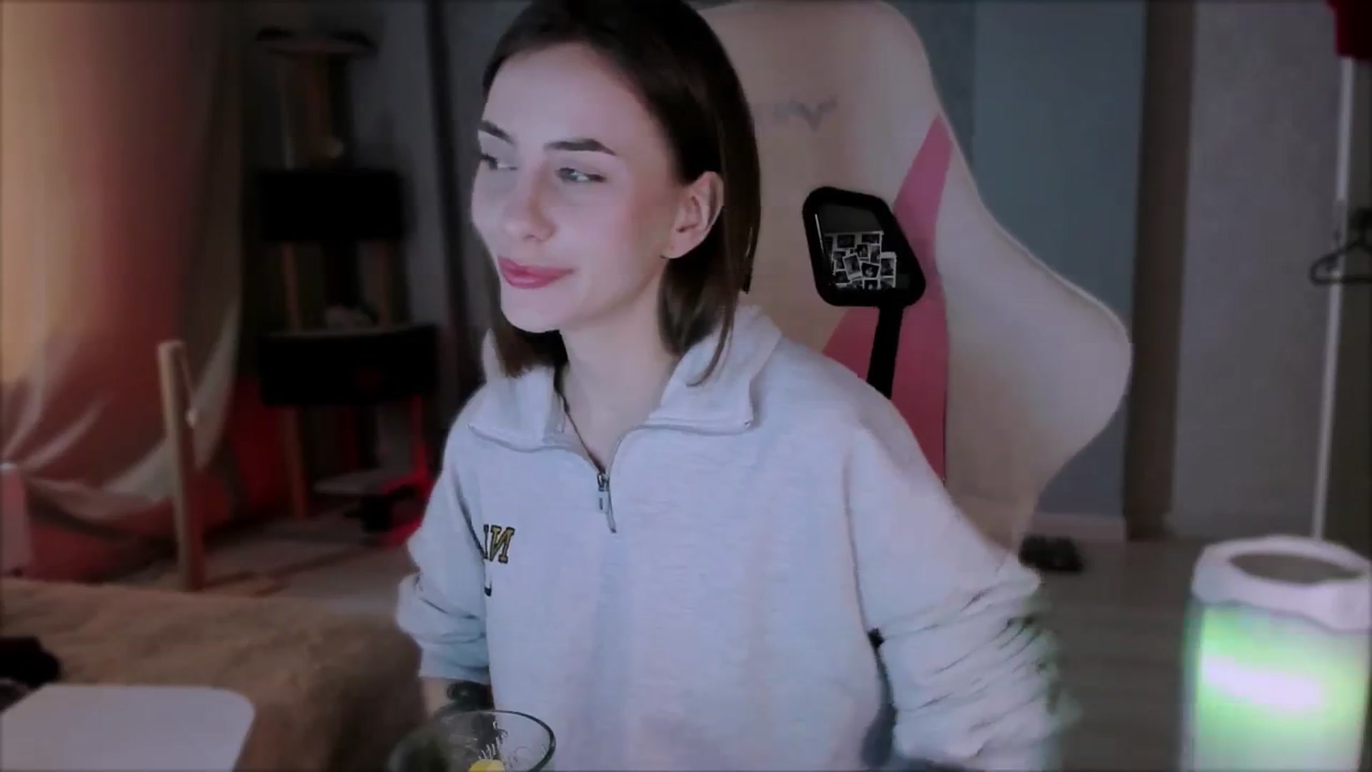 Gallery image thumbnail from Space_Eva's myfreecams stream on, 10/24/2023, 06:27 image 4 of 20