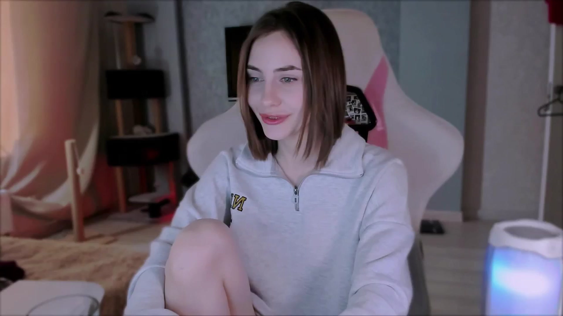 Gallery image thumbnail from Space_Eva's myfreecams stream on, 10/24/2023, 06:27 image 14 of 20