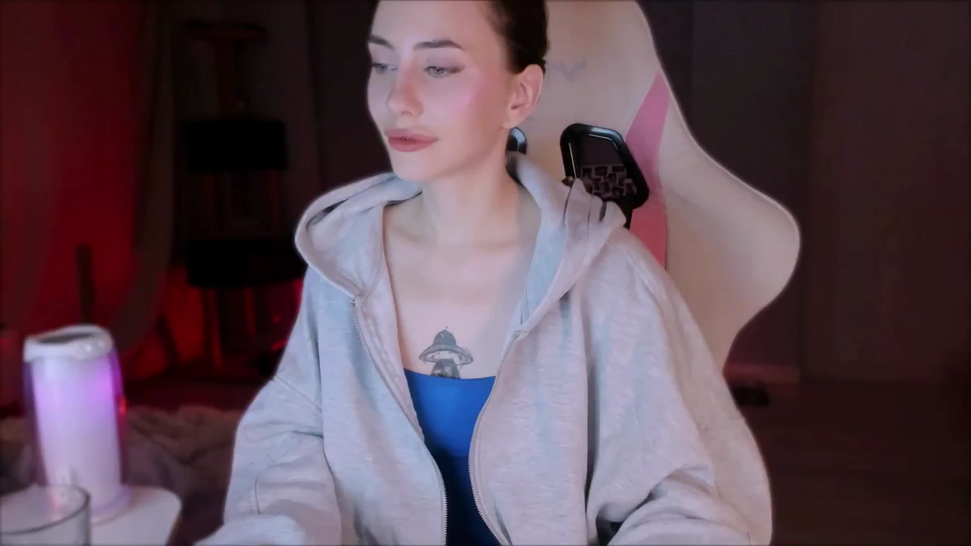 Gallery image thumbnail from Space_Eva's myfreecams stream on, 10/25/2023, 03:04 image 1 of 20