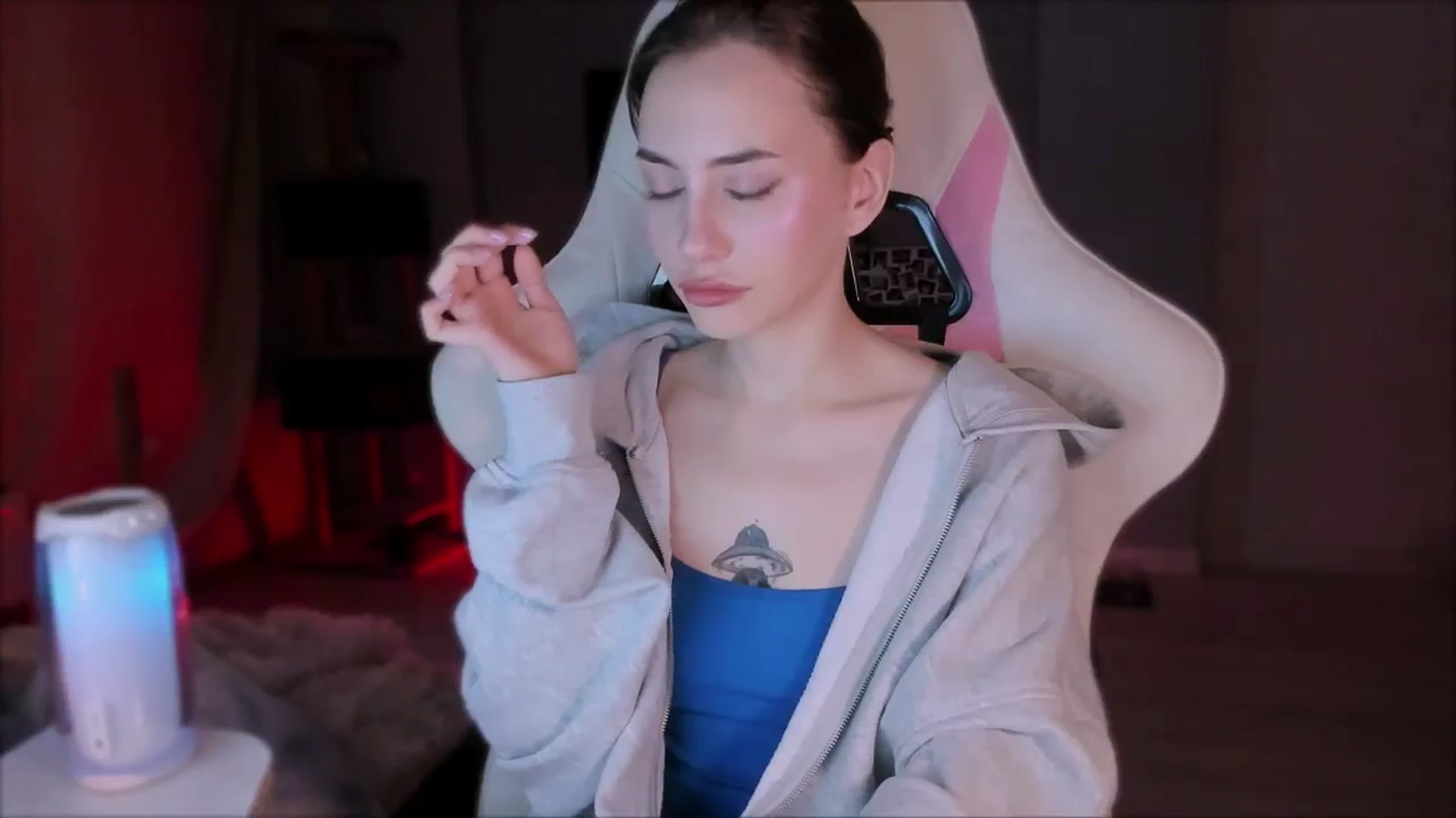 Gallery image thumbnail from Space_Eva's myfreecams stream on, 10/25/2023, 03:04 image 6 of 20