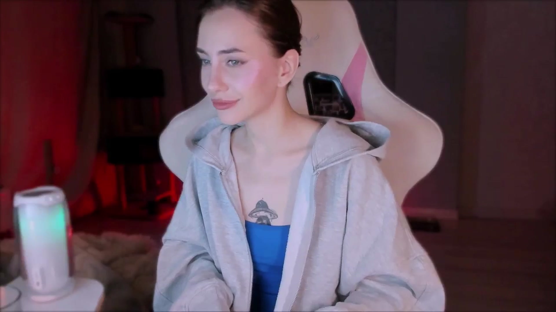 Gallery image thumbnail from Space_Eva's myfreecams stream on, 10/25/2023, 03:04 image 5 of 20