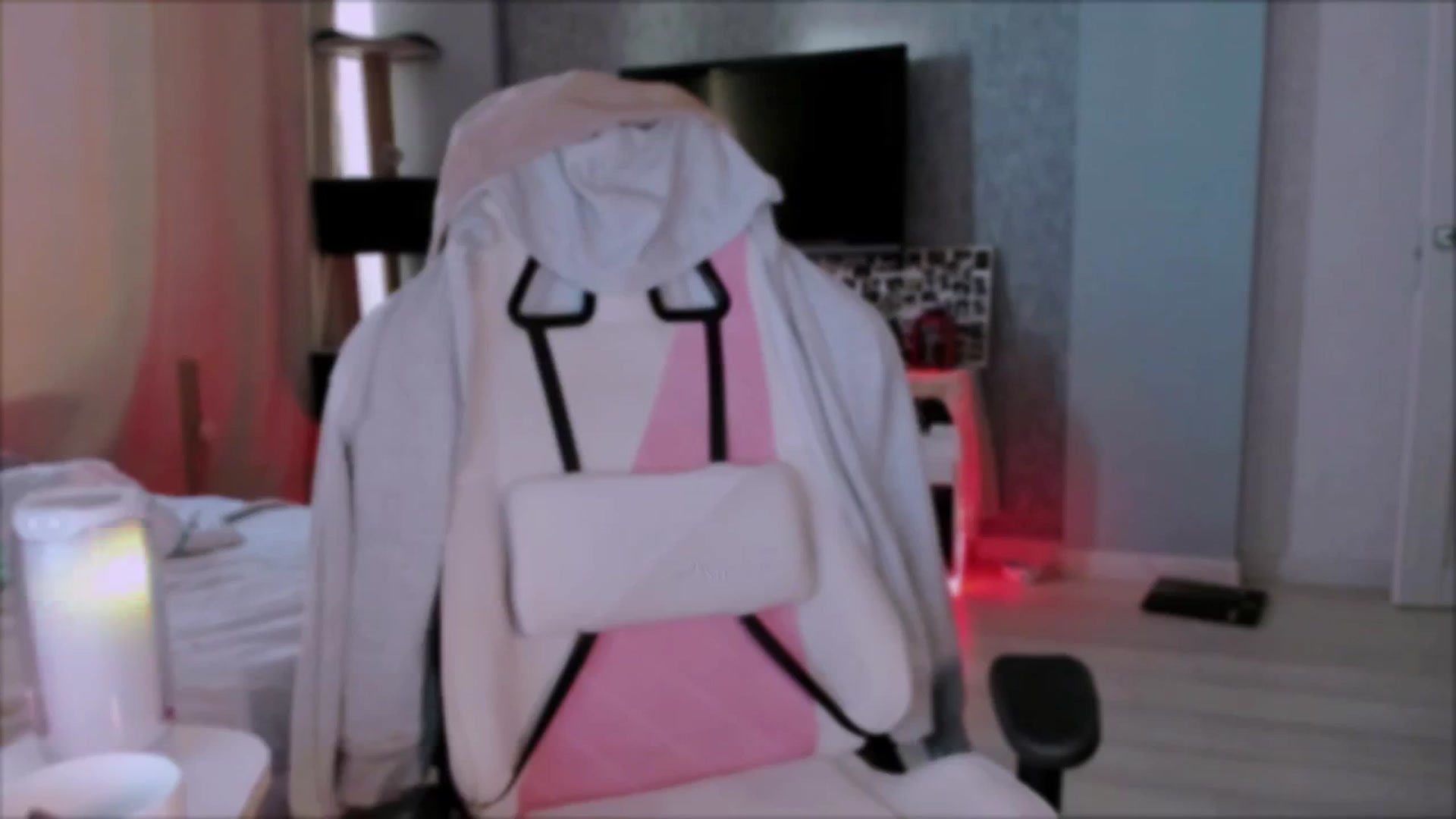 Gallery image thumbnail from Space_Eva's myfreecams stream on, 10/30/2023, 02:45 image 19 of 20
