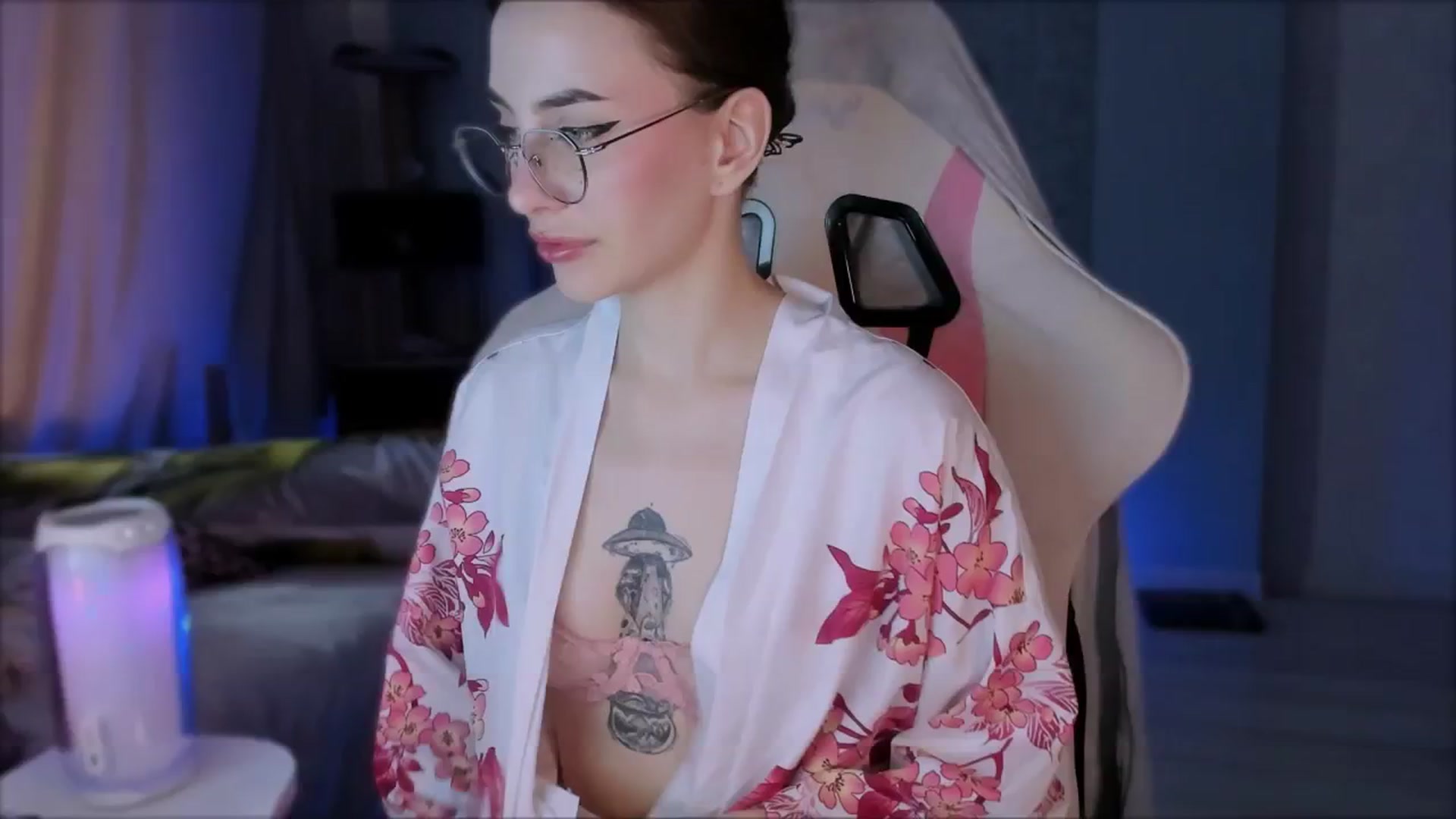 Gallery image thumbnail from Space_Eva's myfreecams stream on, 10/31/2023, 05:55 image 1 of 20