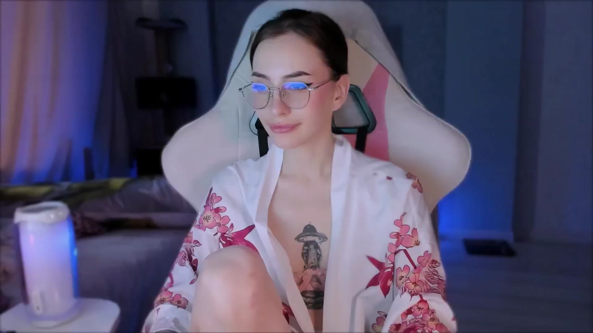 Gallery image thumbnail from Space_Eva's myfreecams stream on, 10/31/2023, 05:55 image 10 of 20