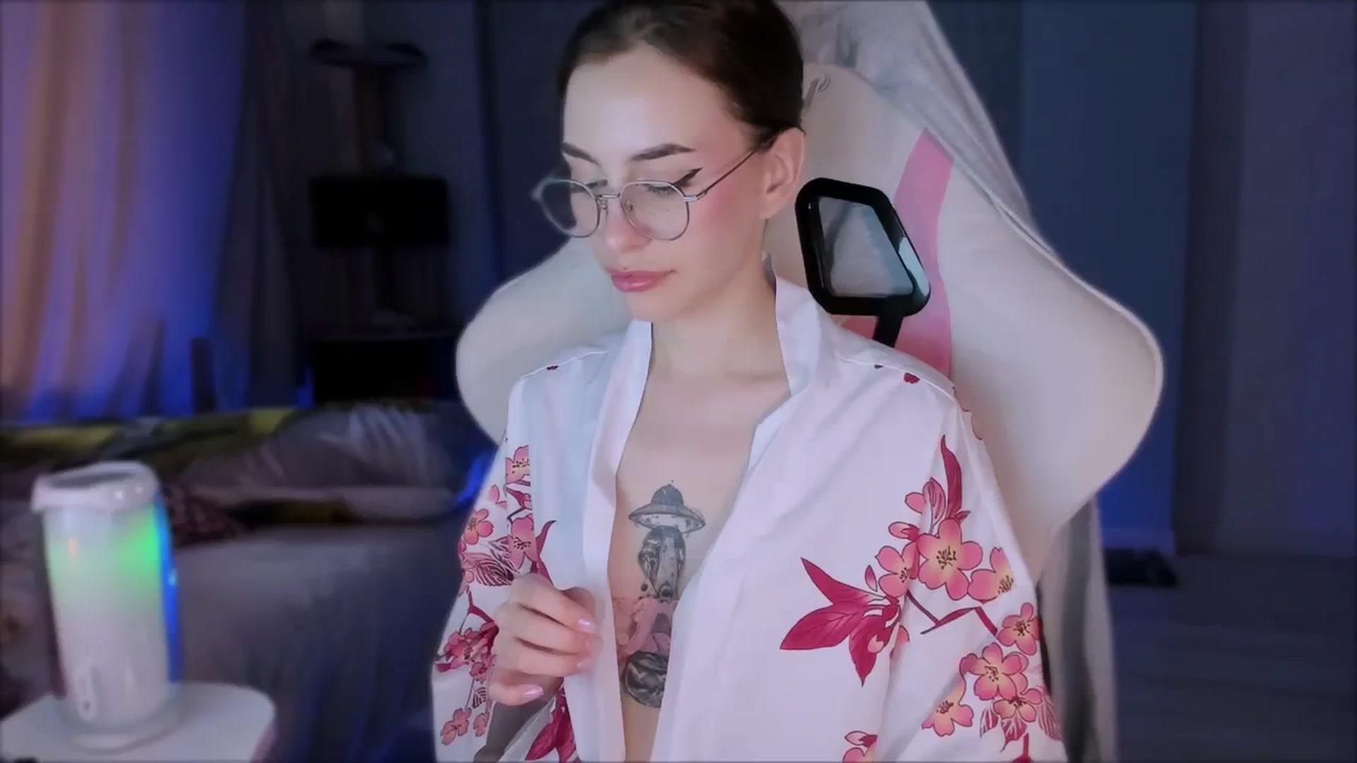 Gallery image thumbnail from Space_Eva's myfreecams stream on, 10/31/2023, 05:55 image 3 of 20