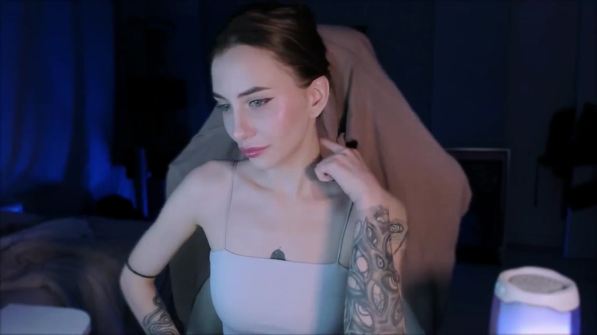 Gallery image thumbnail from Space_Eva's myfreecams stream on, 11/19/2023, 03:05 image 5 of 20
