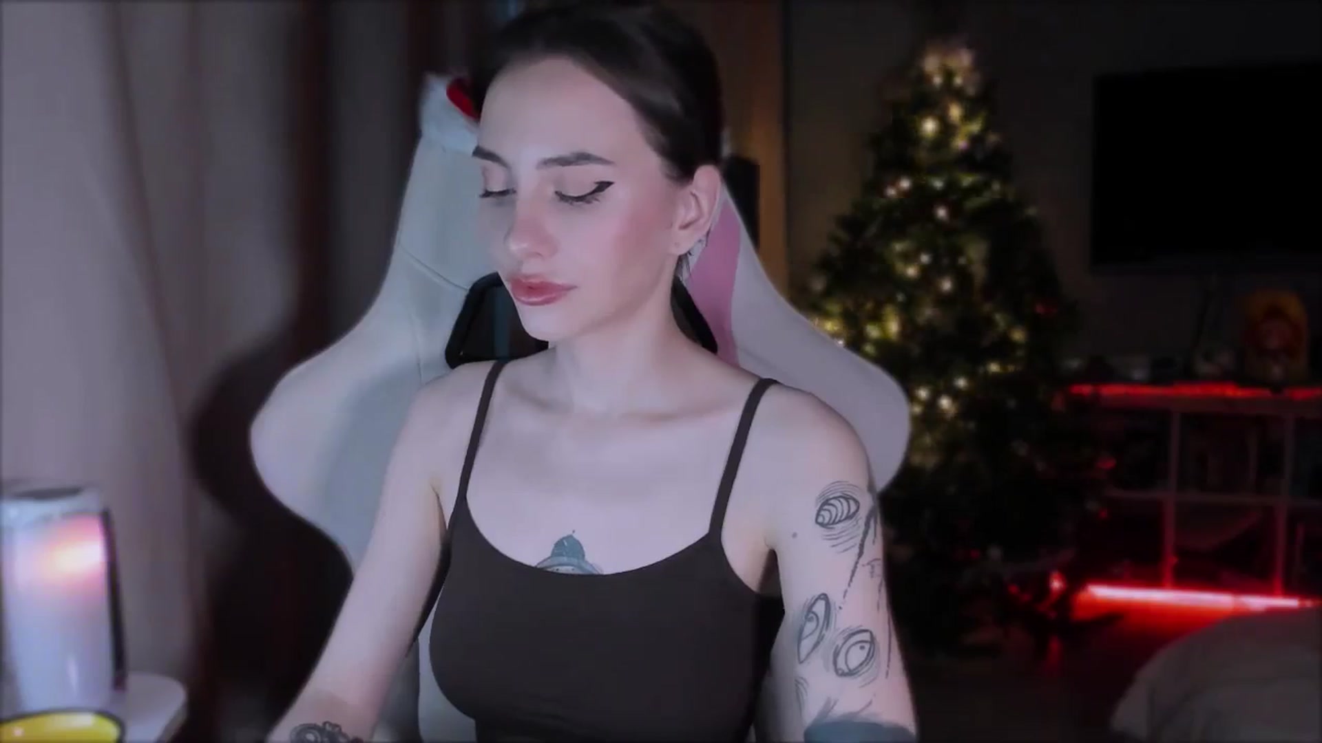 Gallery image thumbnail from Space_Eva's myfreecams stream on, 12/04/2023, 02:15 image 20 of 20