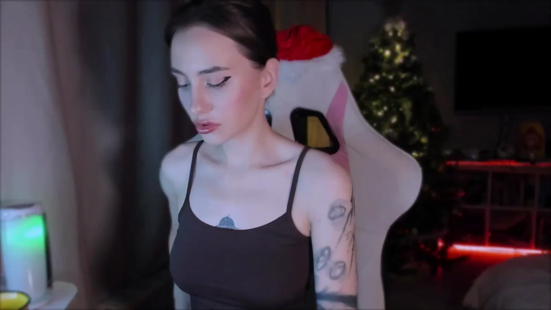 Gallery image thumbnail from Space_Eva's myfreecams stream on, 12/04/2023, 02:15 image 1 of 20