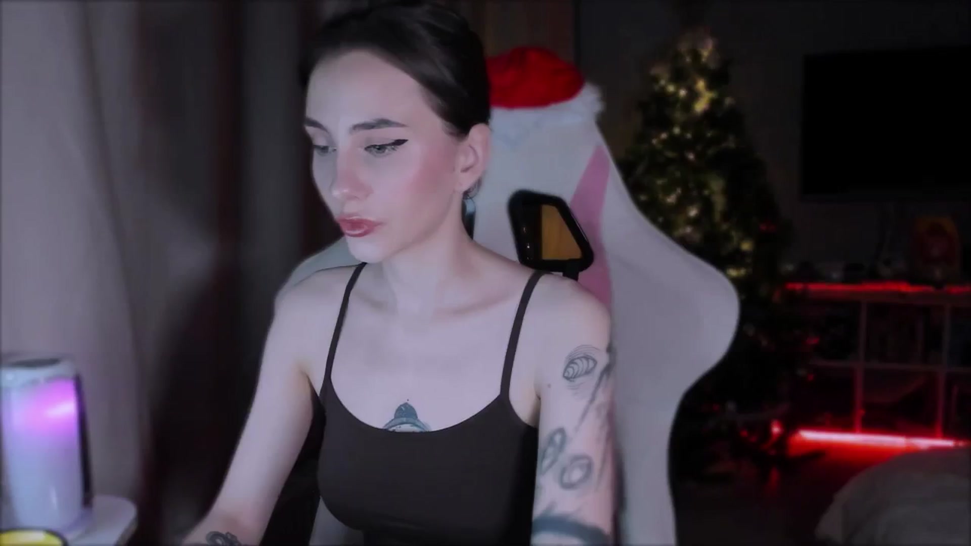 Gallery image thumbnail from Space_Eva's myfreecams stream on, 12/04/2023, 02:15 image 13 of 20