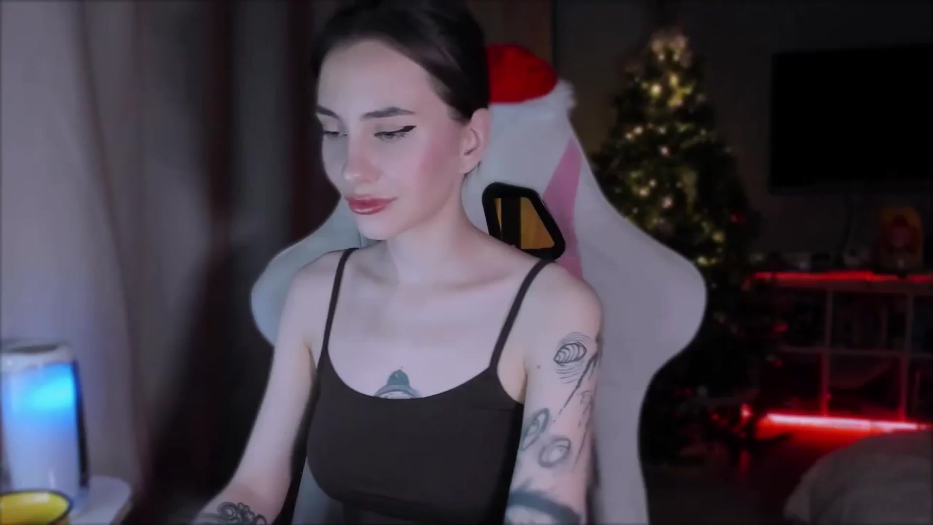Gallery image thumbnail from Space_Eva's myfreecams stream on, 12/04/2023, 02:15 image 9 of 20