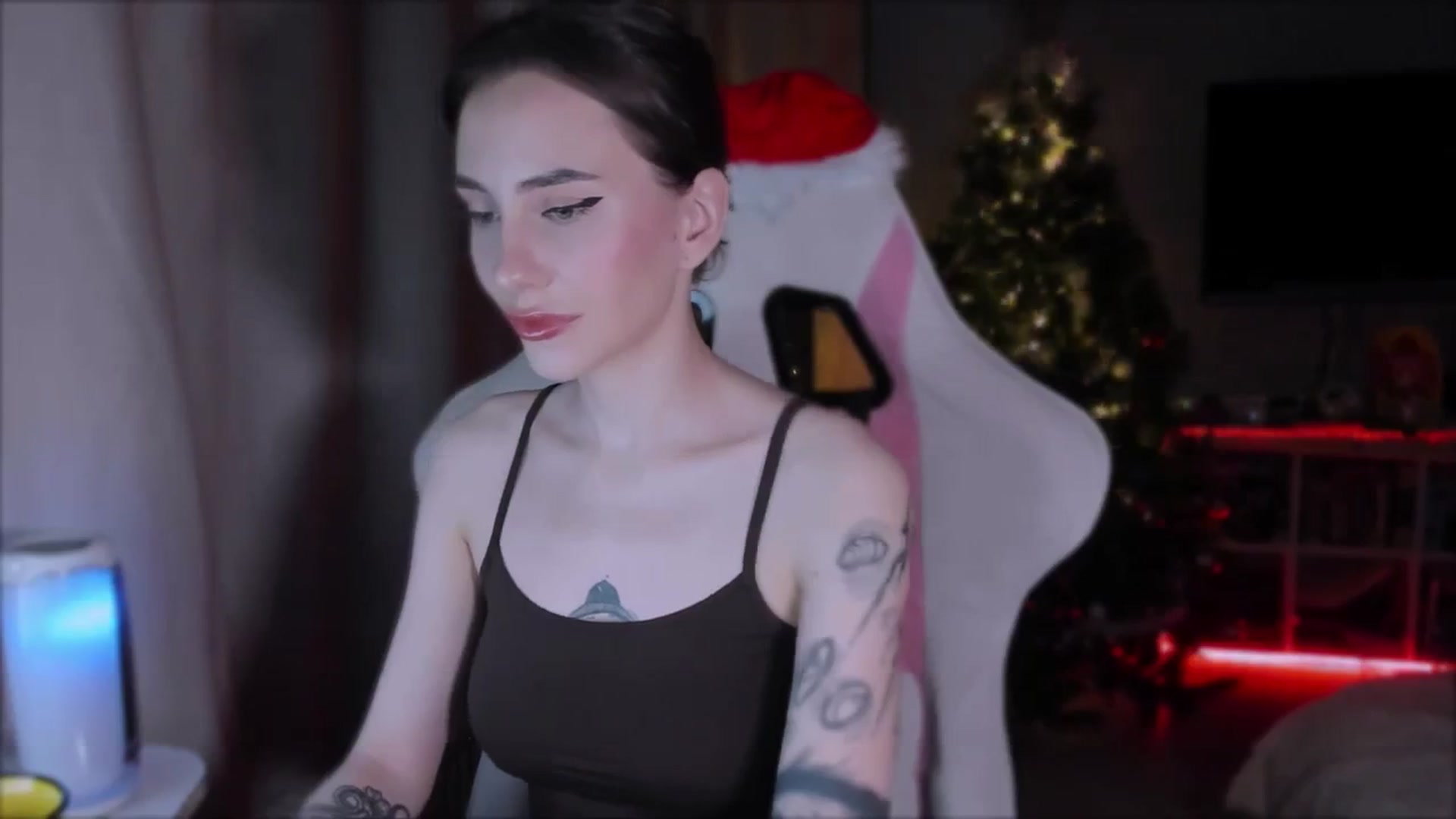 Gallery image thumbnail from Space_Eva's myfreecams stream on, 12/04/2023, 02:15 image 11 of 20
