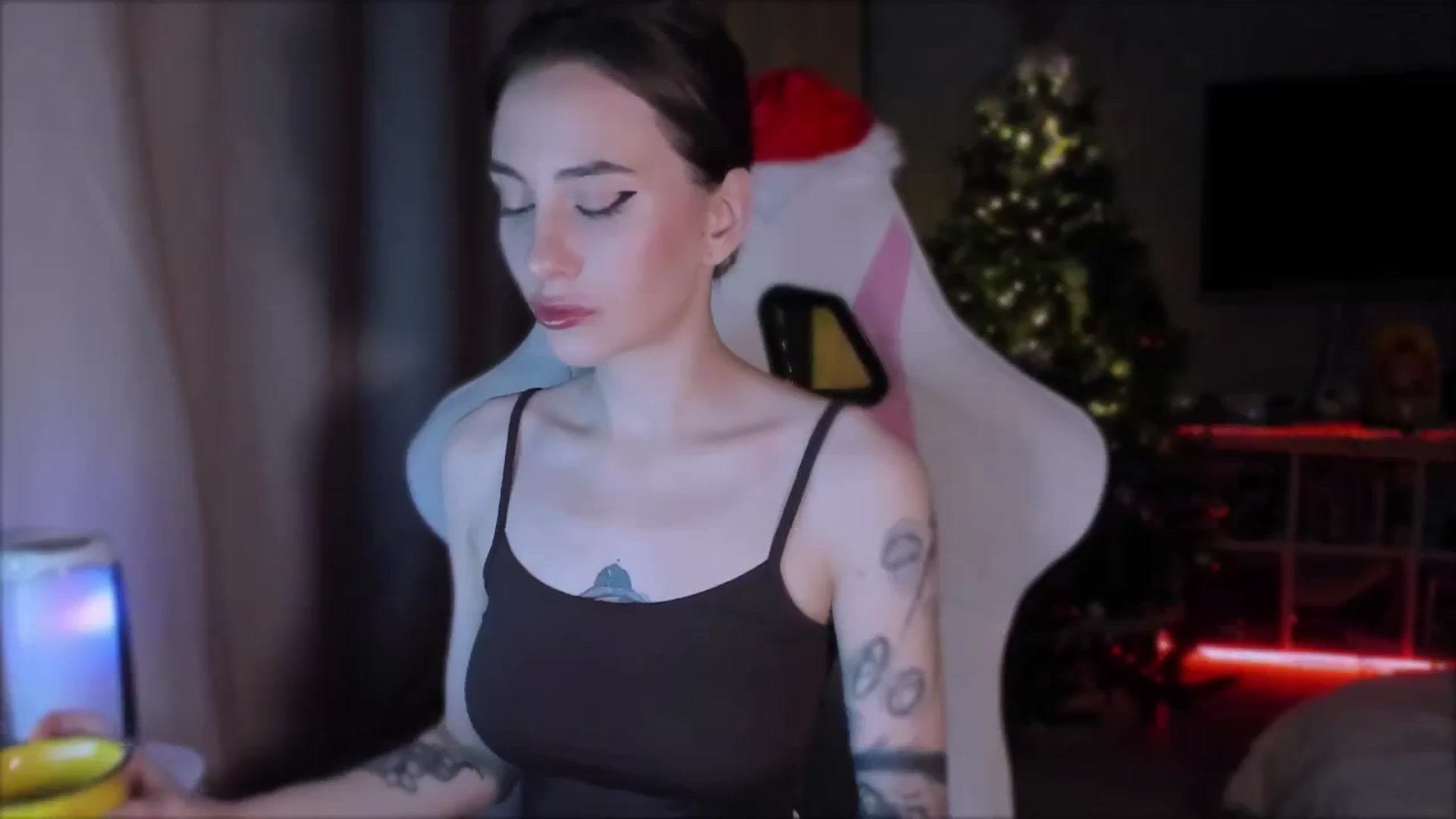 Gallery image thumbnail from Space_Eva's myfreecams stream on, 12/04/2023, 02:15 image 3 of 20