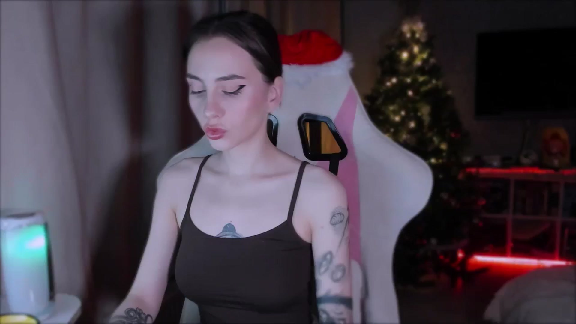 Gallery image thumbnail from Space_Eva's myfreecams stream on, 12/04/2023, 02:15 image 15 of 20