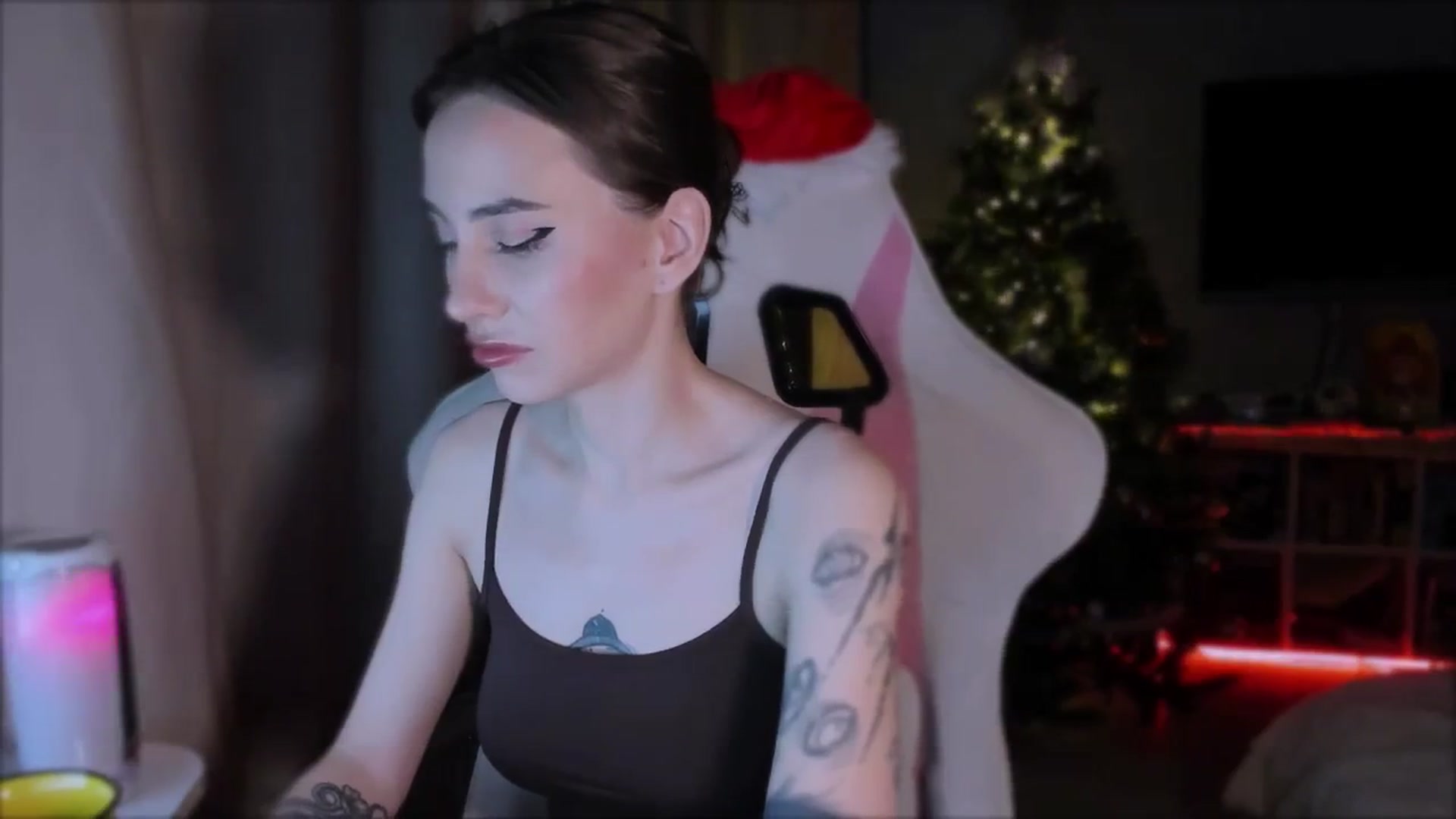 Gallery image thumbnail from Space_Eva's myfreecams stream on, 12/04/2023, 02:15 image 5 of 20