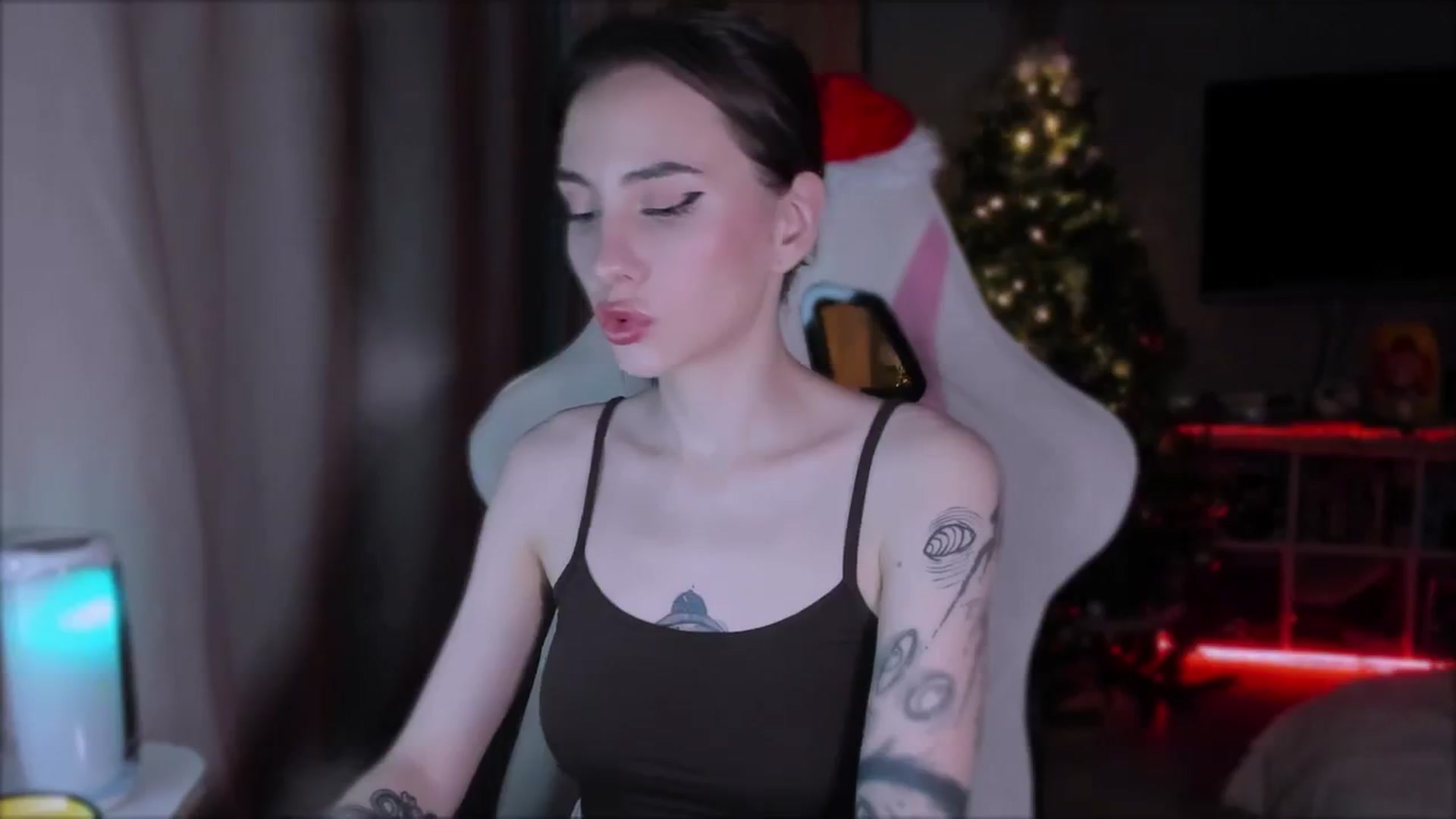 Gallery image thumbnail from Space_Eva's myfreecams stream on, 12/04/2023, 02:15 image 16 of 20