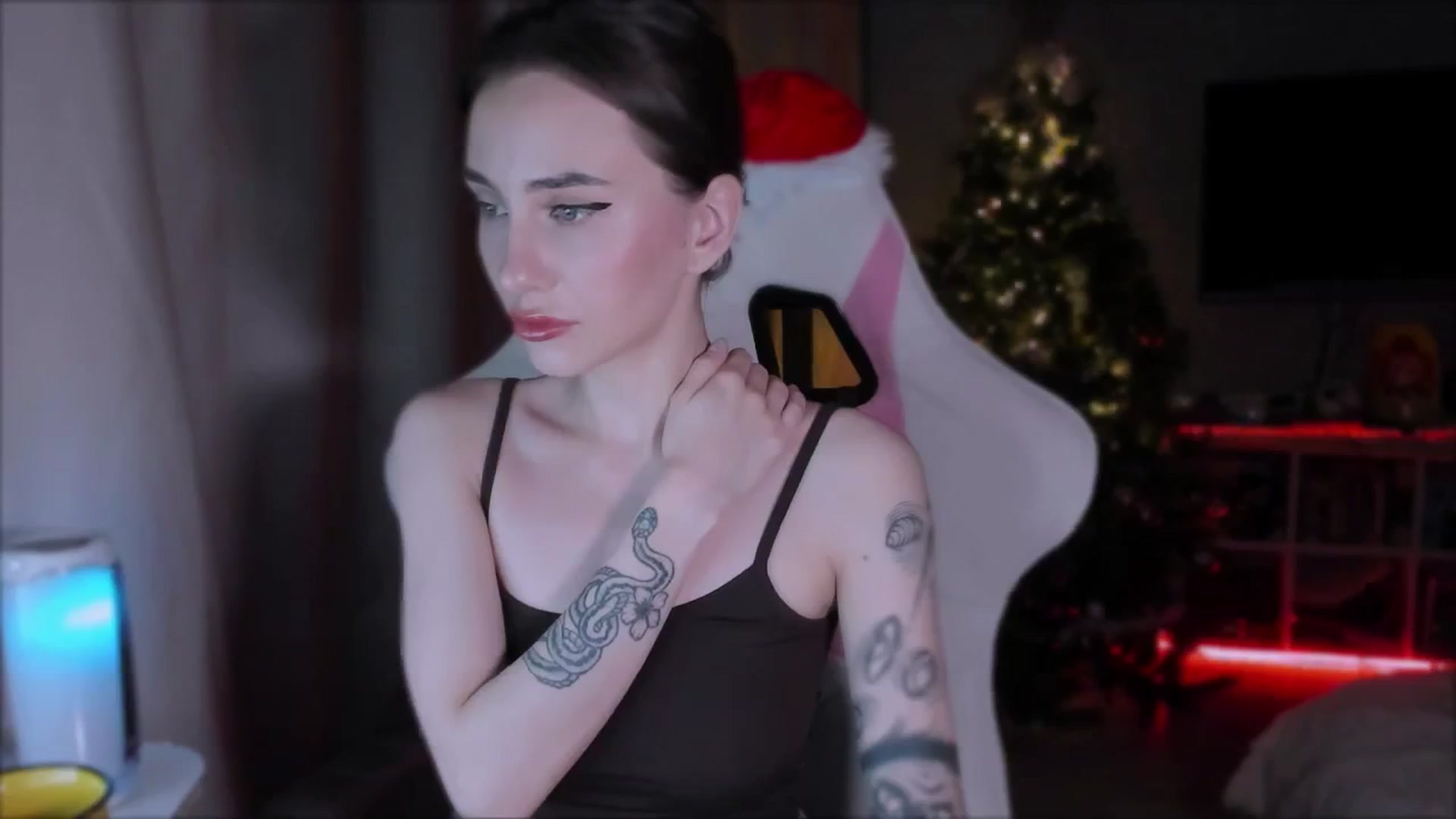 Gallery image thumbnail from Space_Eva's myfreecams stream on, 12/04/2023, 02:15 image 8 of 20