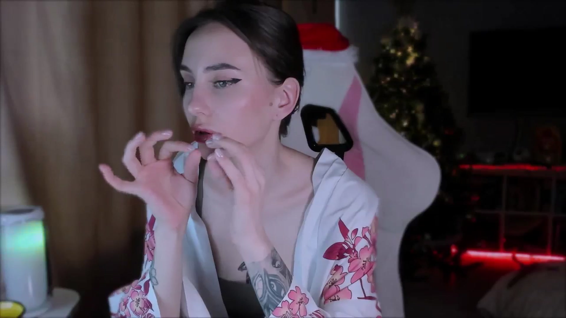 Gallery image thumbnail from Space_Eva's myfreecams stream on, 12/04/2023, 04:17 image 15 of 20