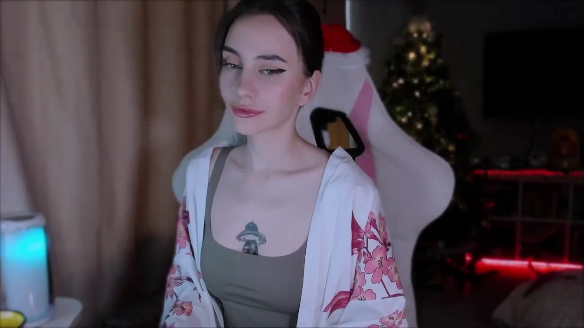 Gallery image thumbnail from Space_Eva's myfreecams stream on, 12/04/2023, 04:17 image 17 of 20