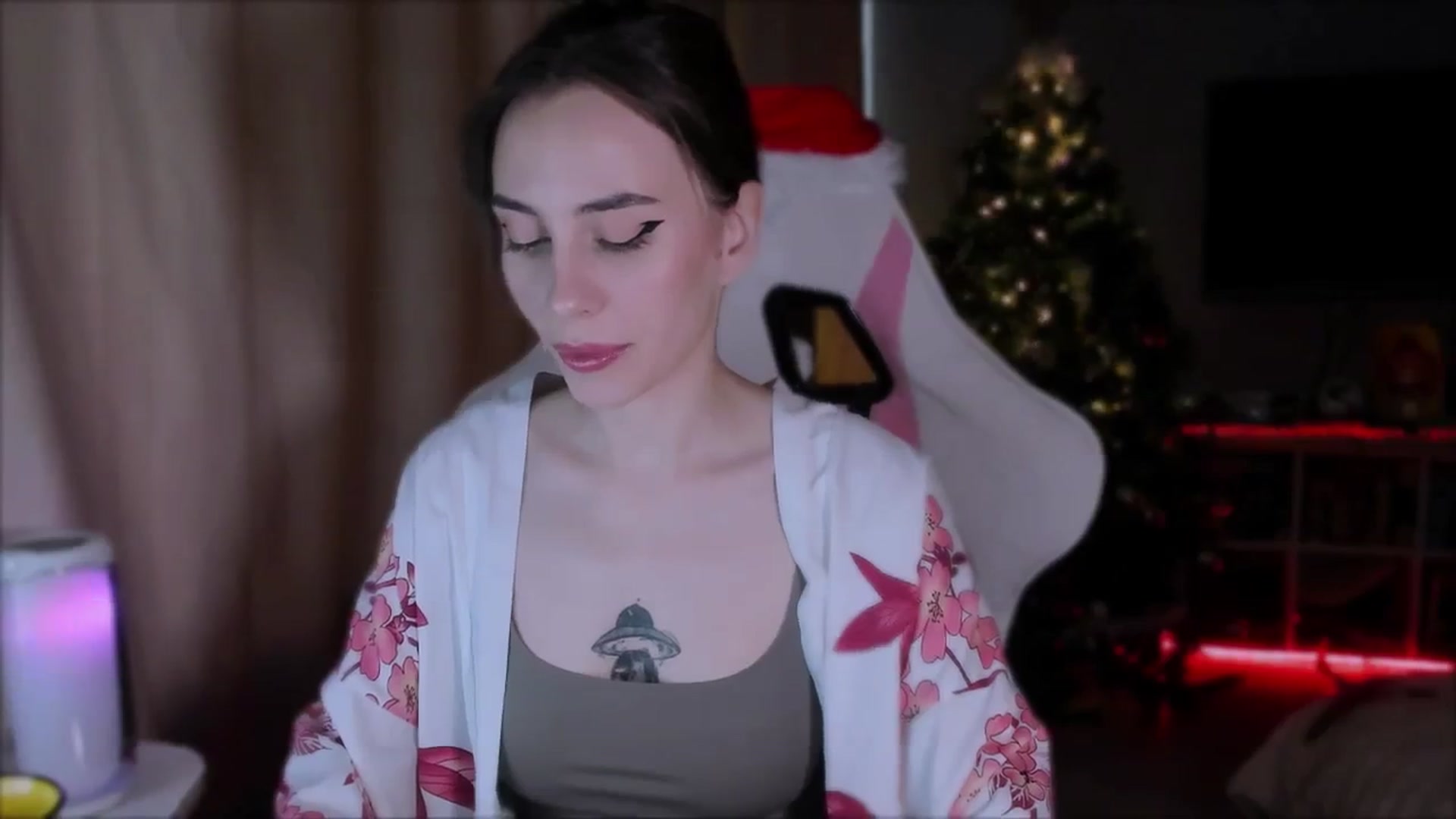 Gallery image thumbnail from Space_Eva's myfreecams stream on, 12/04/2023, 04:17 image 3 of 20