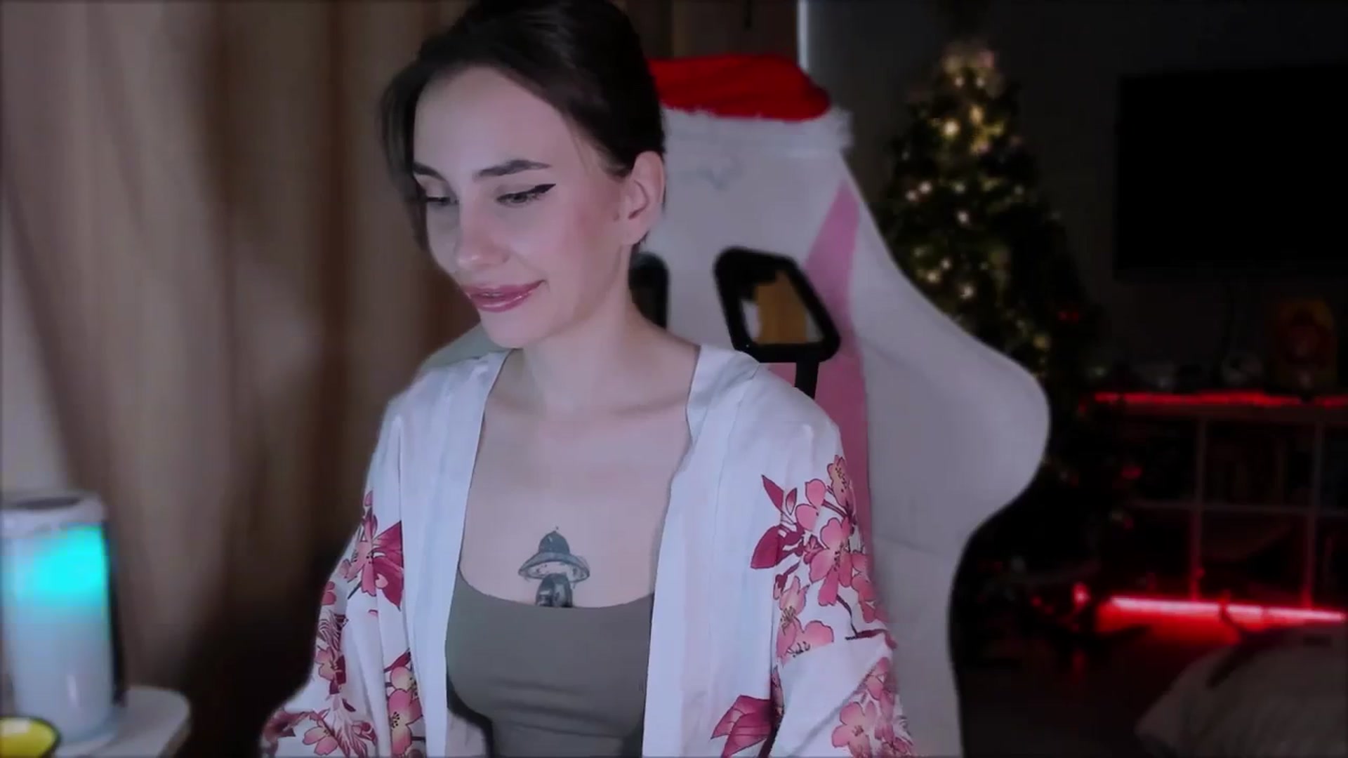 Gallery image thumbnail from Space_Eva's myfreecams stream on, 12/04/2023, 04:17 image 12 of 20