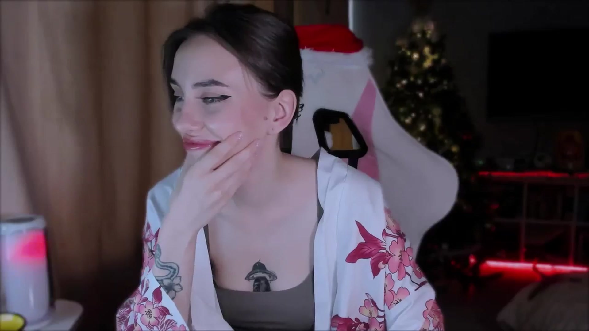 Gallery image thumbnail from Space_Eva's myfreecams stream on, 12/04/2023, 04:17 image 18 of 20
