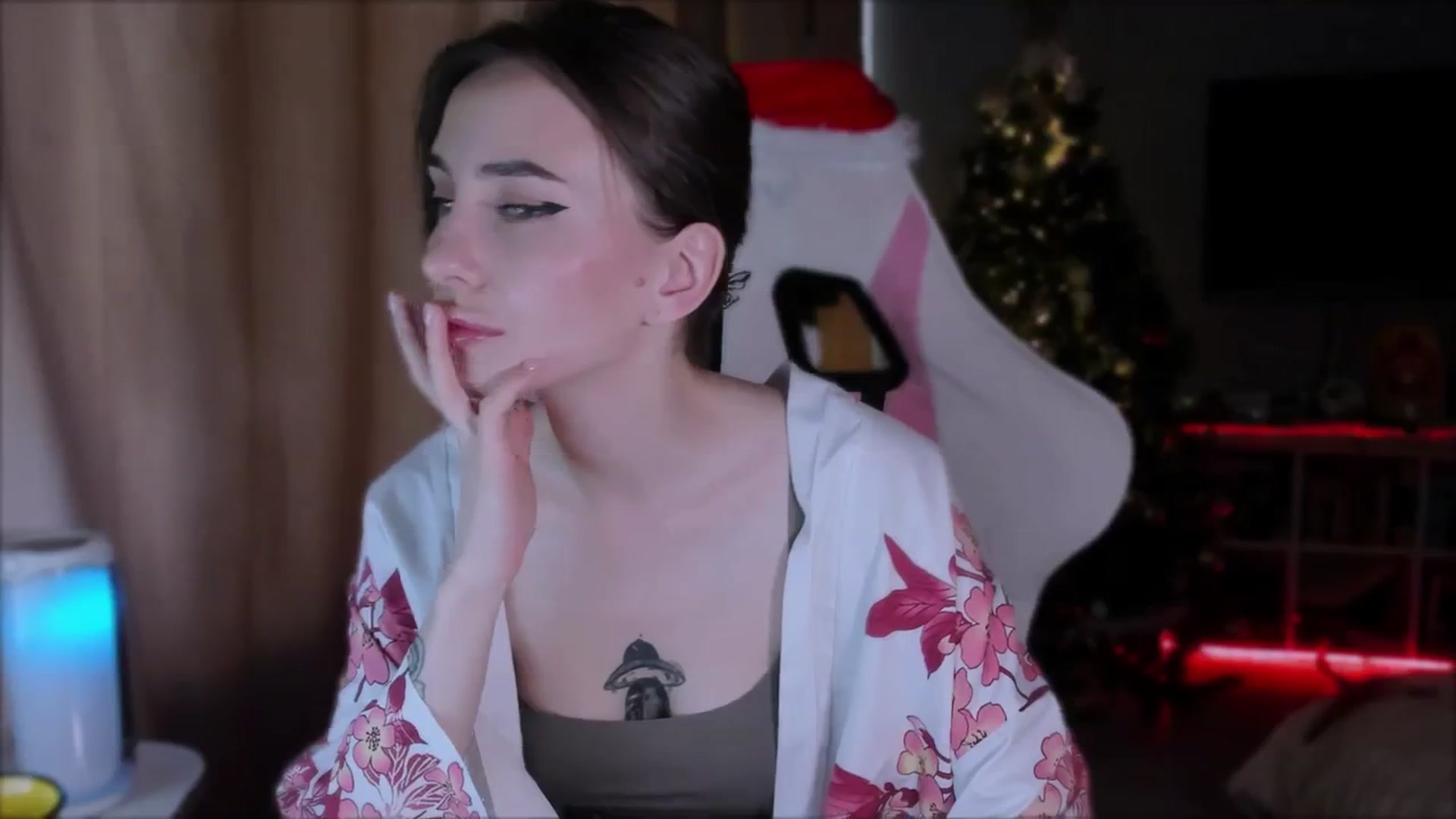 Gallery image thumbnail from Space_Eva's myfreecams stream on, 12/04/2023, 04:17 image 19 of 20