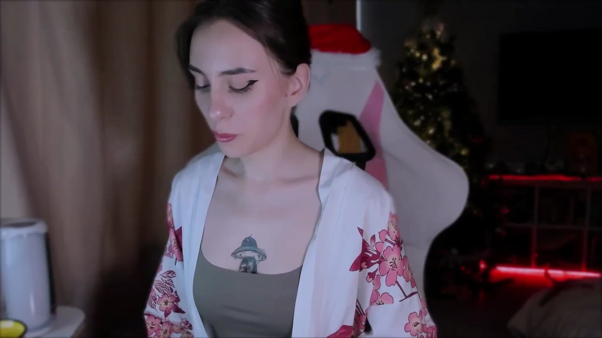 Gallery image thumbnail from Space_Eva's myfreecams stream on, 12/04/2023, 04:17 image 10 of 20