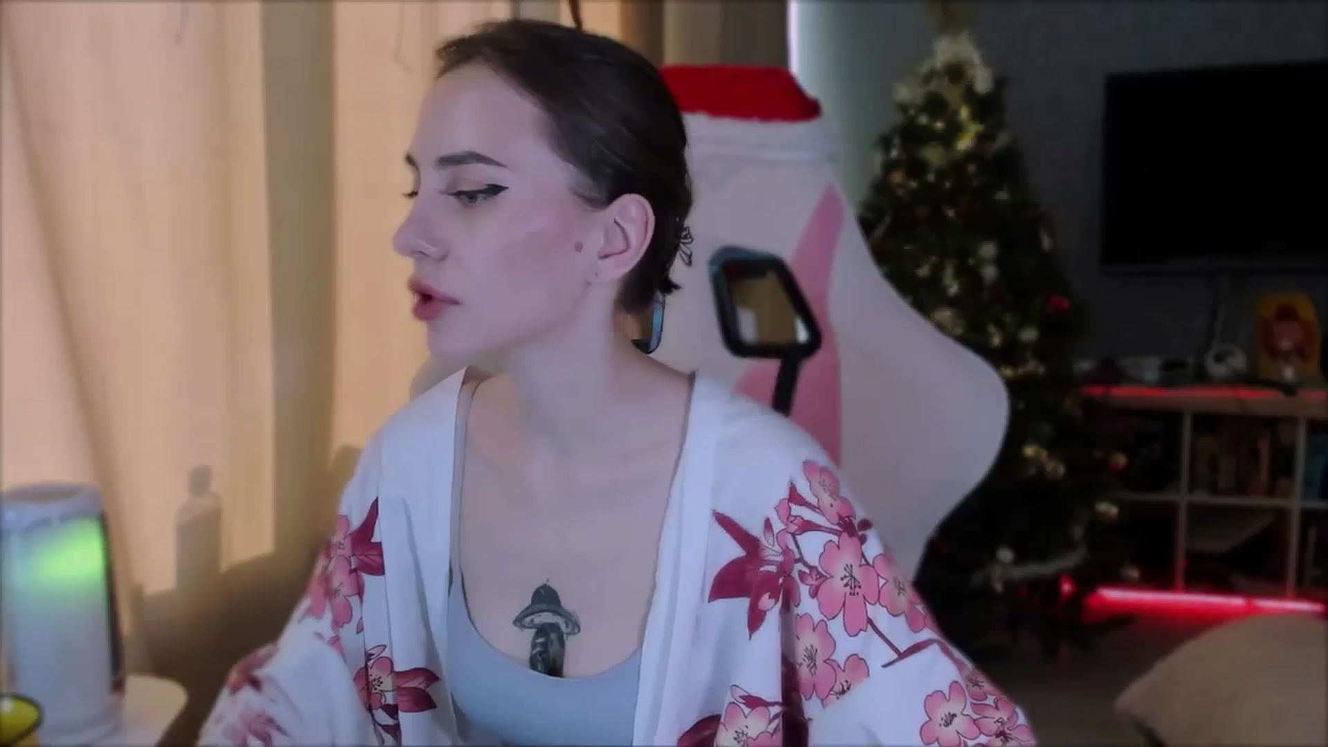 Gallery image thumbnail from Space_Eva's myfreecams stream on, 12/04/2023, 06:43 image 10 of 20