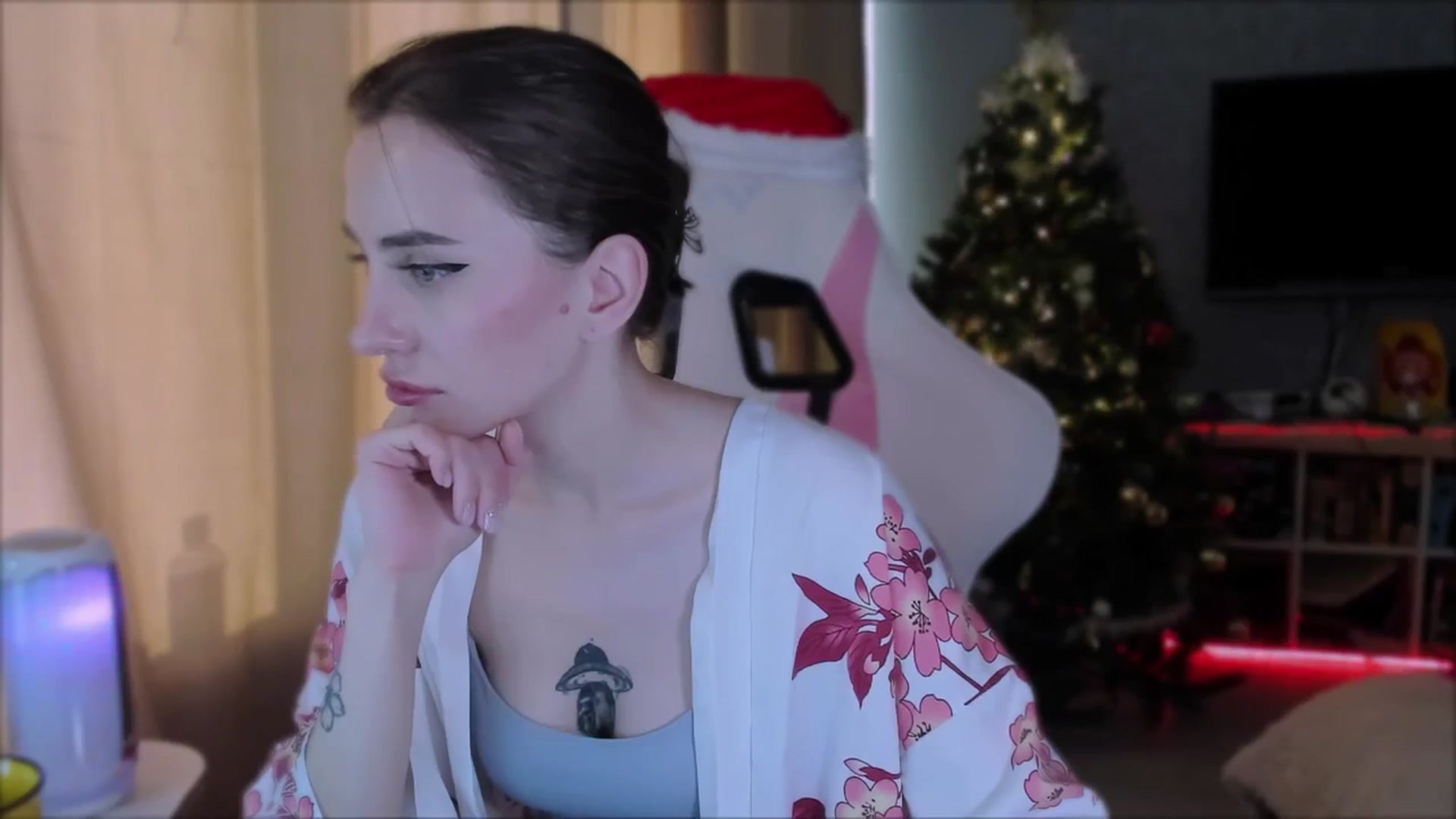 Gallery image thumbnail from Space_Eva's myfreecams stream on, 12/04/2023, 06:43 image 2 of 20
