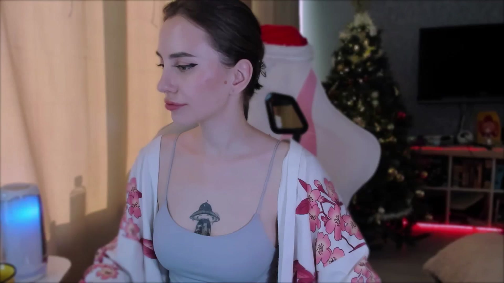 Gallery image thumbnail from Space_Eva's myfreecams stream on, 12/04/2023, 06:43 image 13 of 20