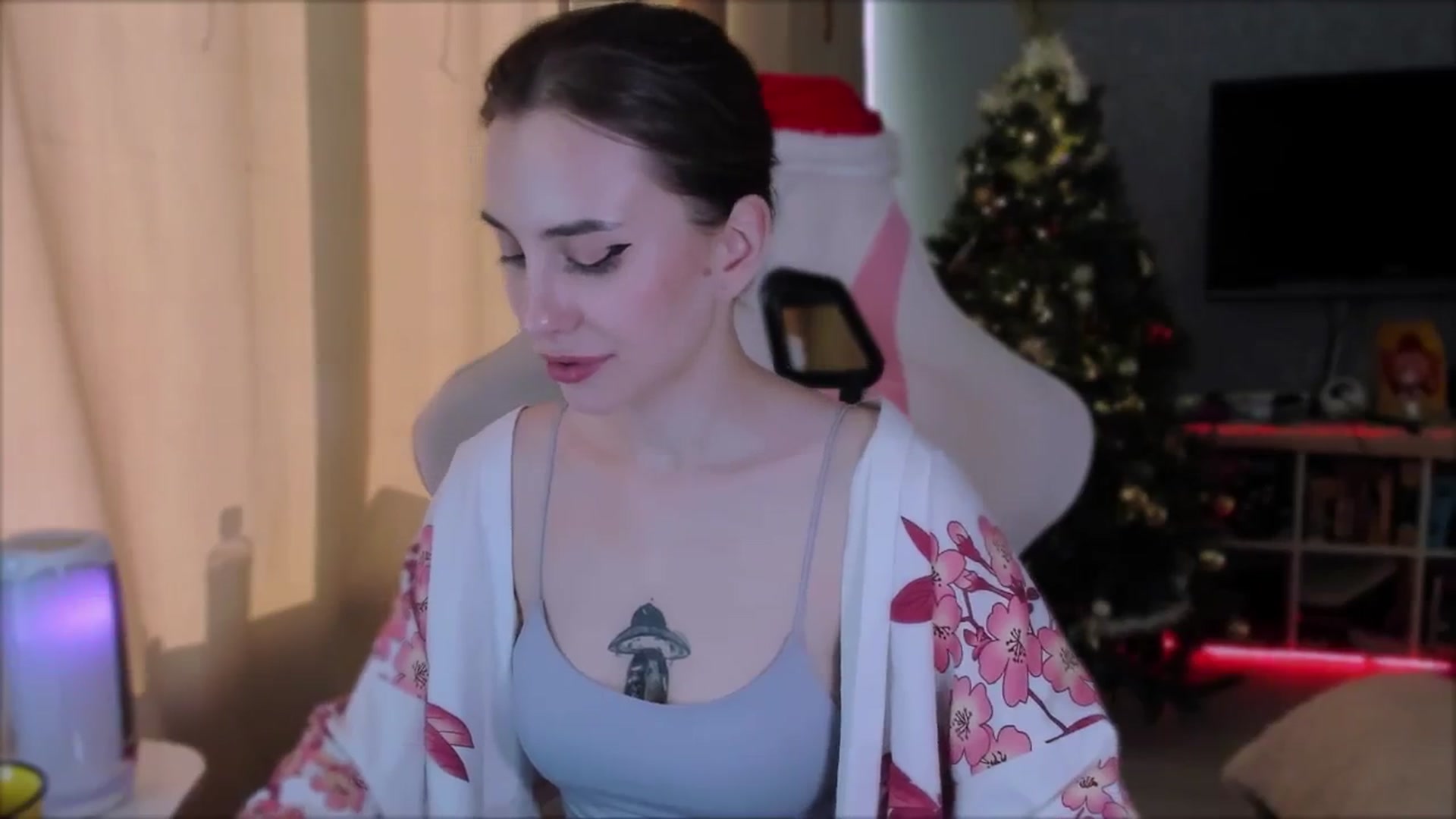 Gallery image thumbnail from Space_Eva's myfreecams stream on, 12/04/2023, 06:43 image 15 of 20