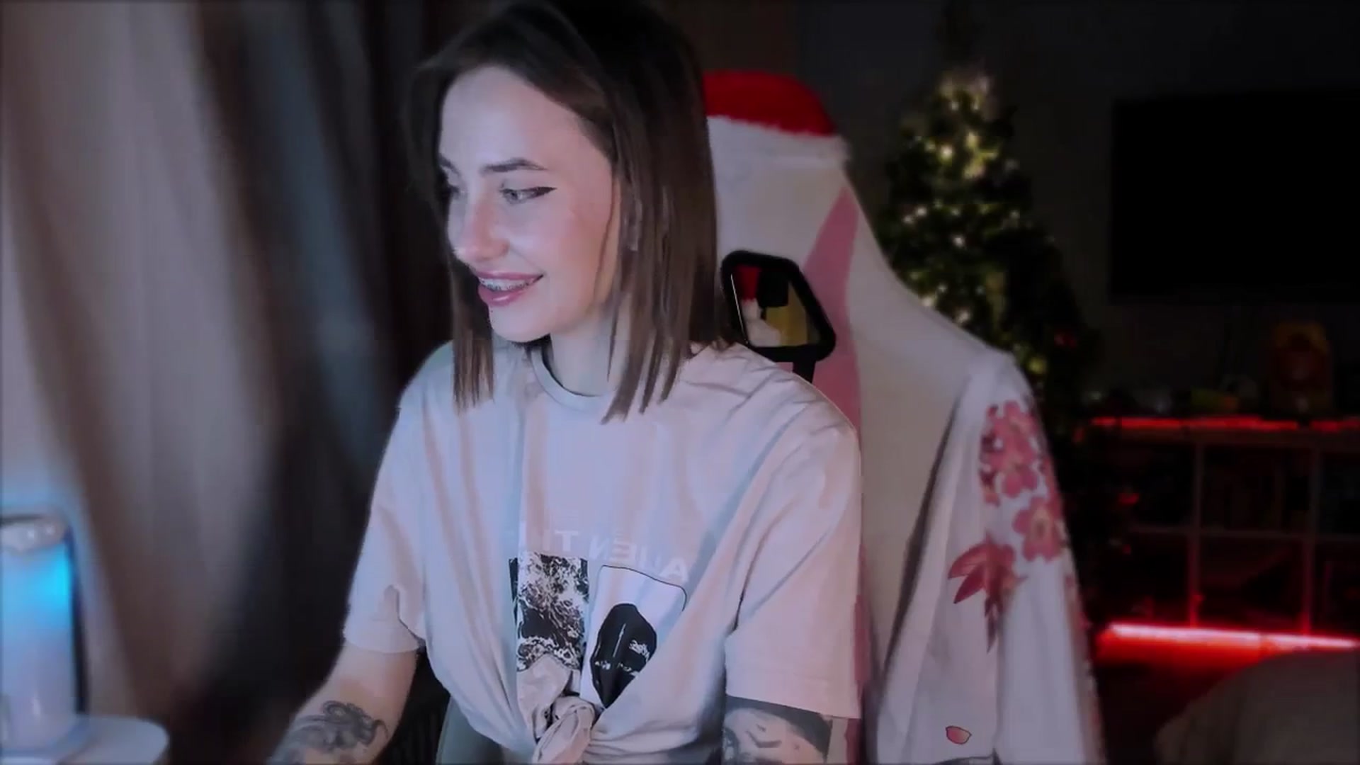 Gallery image thumbnail from Space_Eva's myfreecams stream on, 12/05/2023, 02:30 image 19 of 20