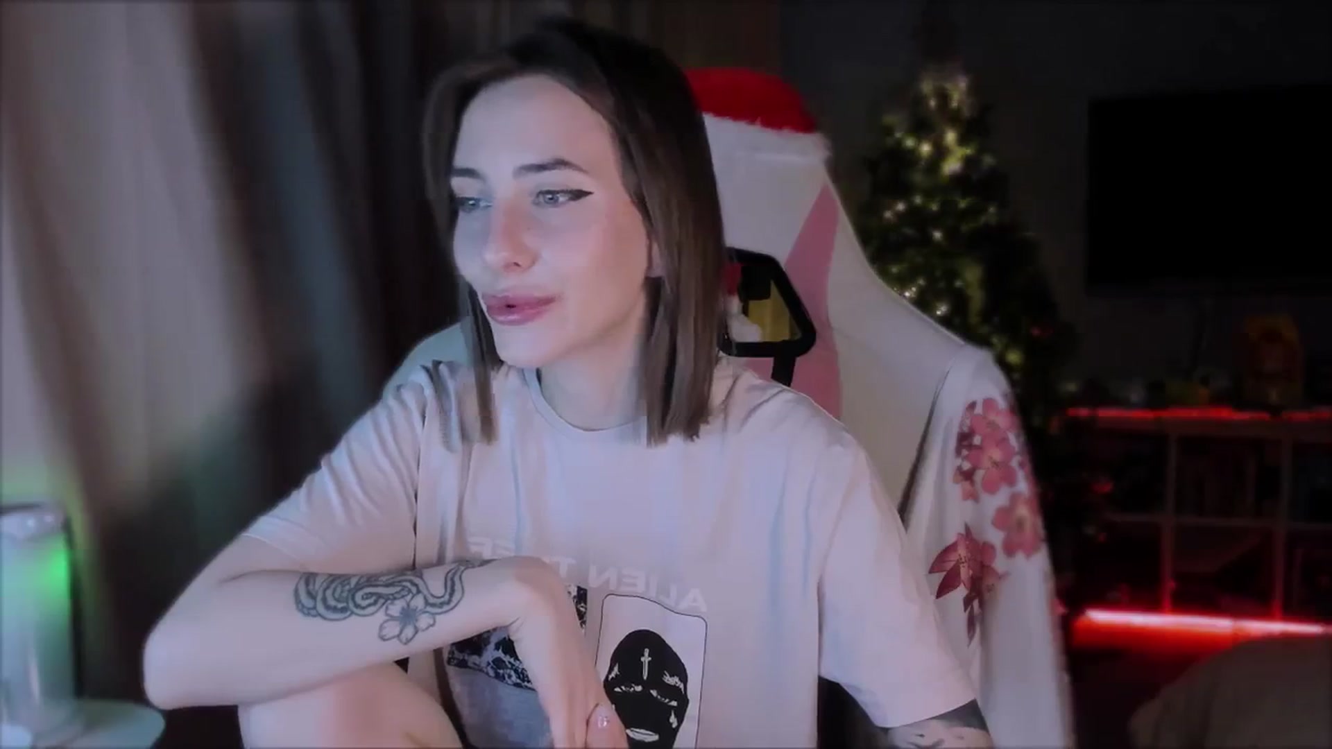 Gallery image thumbnail from Space_Eva's myfreecams stream on, 12/05/2023, 02:30 image 6 of 20
