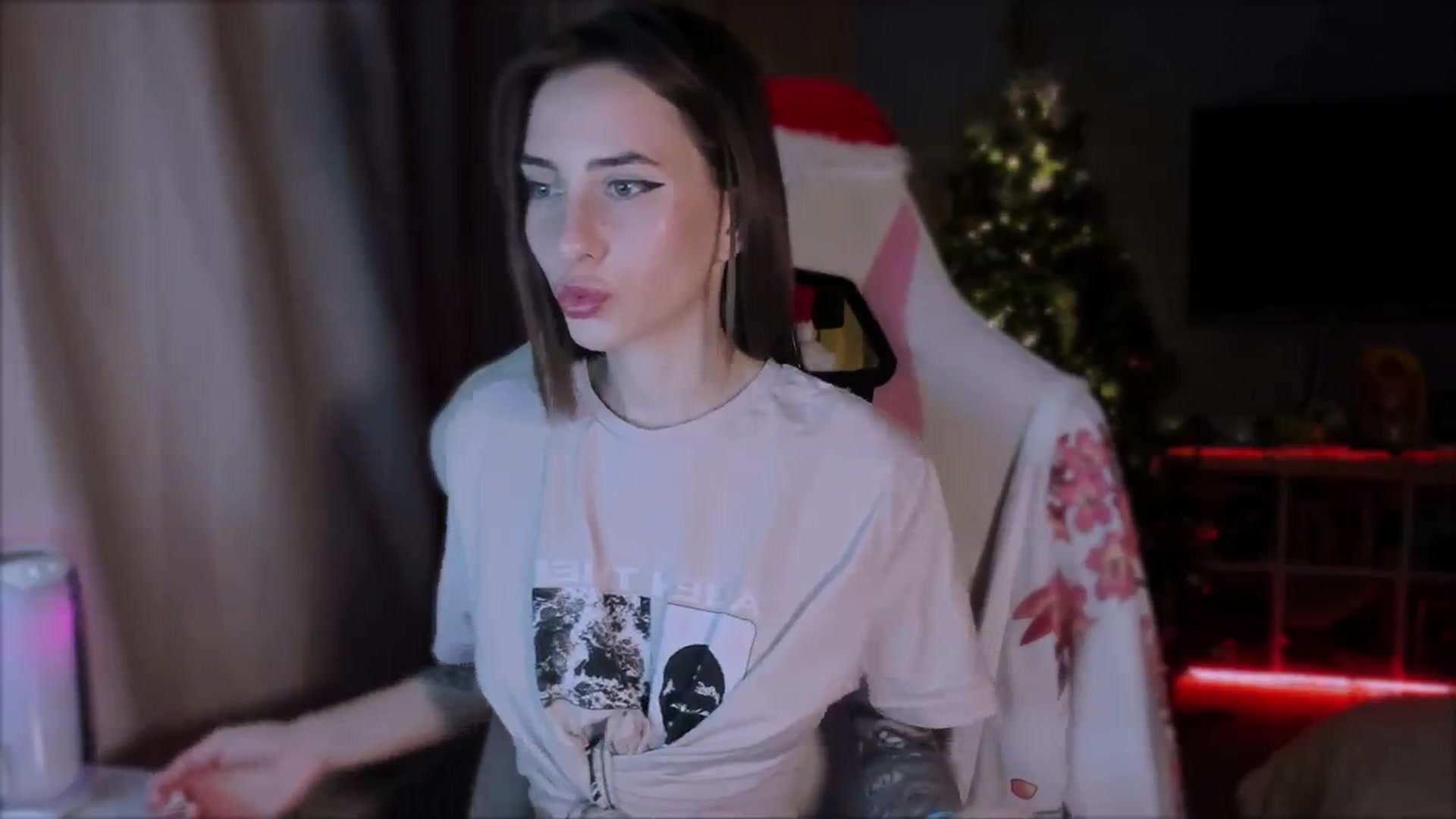 Gallery image thumbnail from Space_Eva's myfreecams stream on, 12/05/2023, 02:30 image 17 of 20
