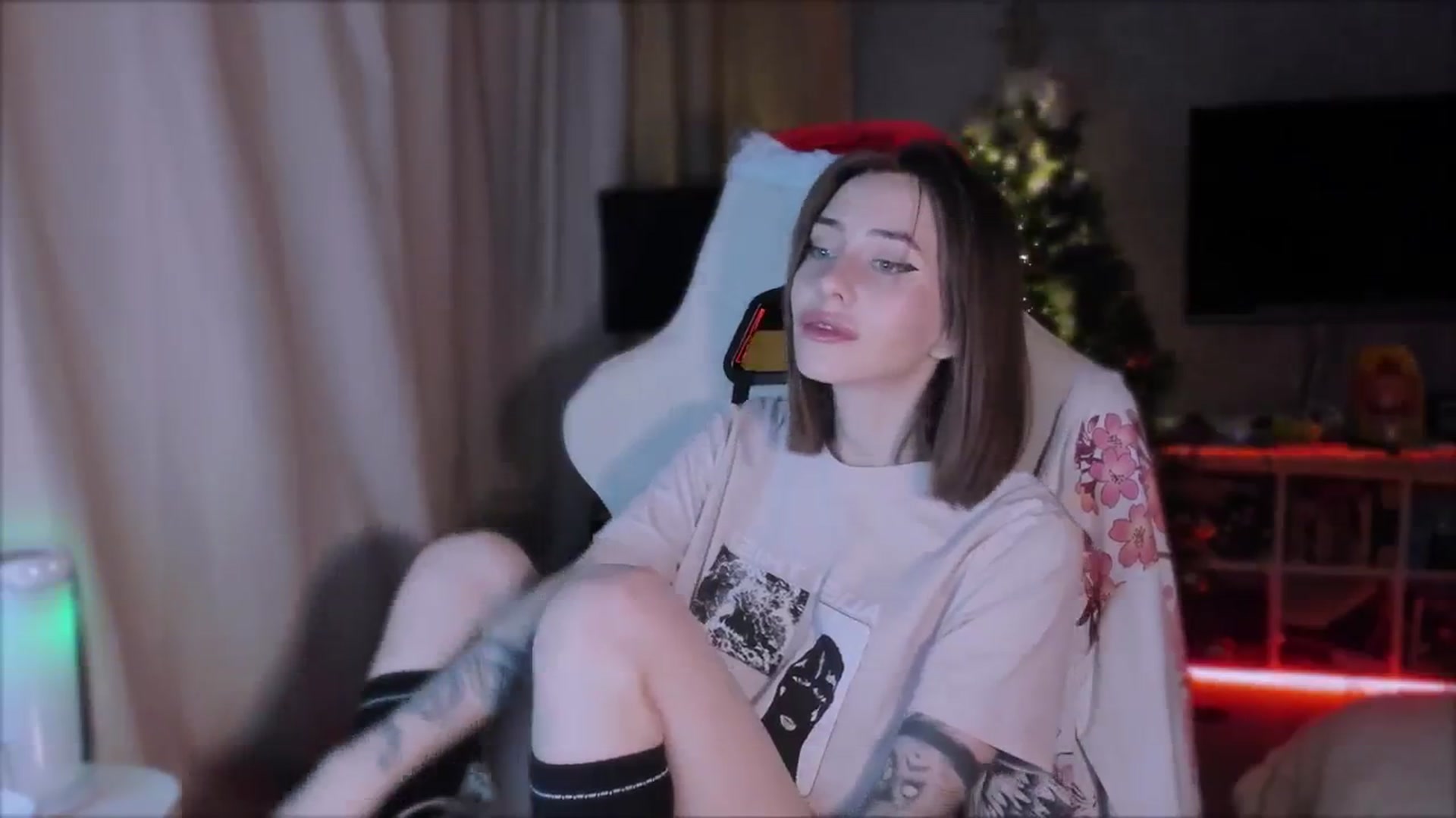 Gallery image thumbnail from Space_Eva's myfreecams stream on, 12/05/2023, 02:30 image 2 of 20
