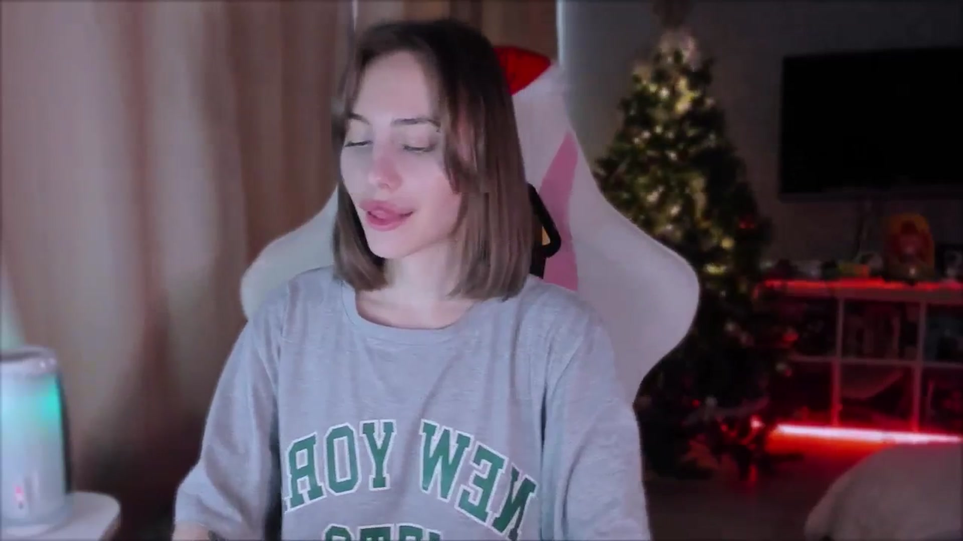 Gallery image thumbnail from Space_Eva's myfreecams stream on, 12/06/2023, 06:28 image 5 of 20