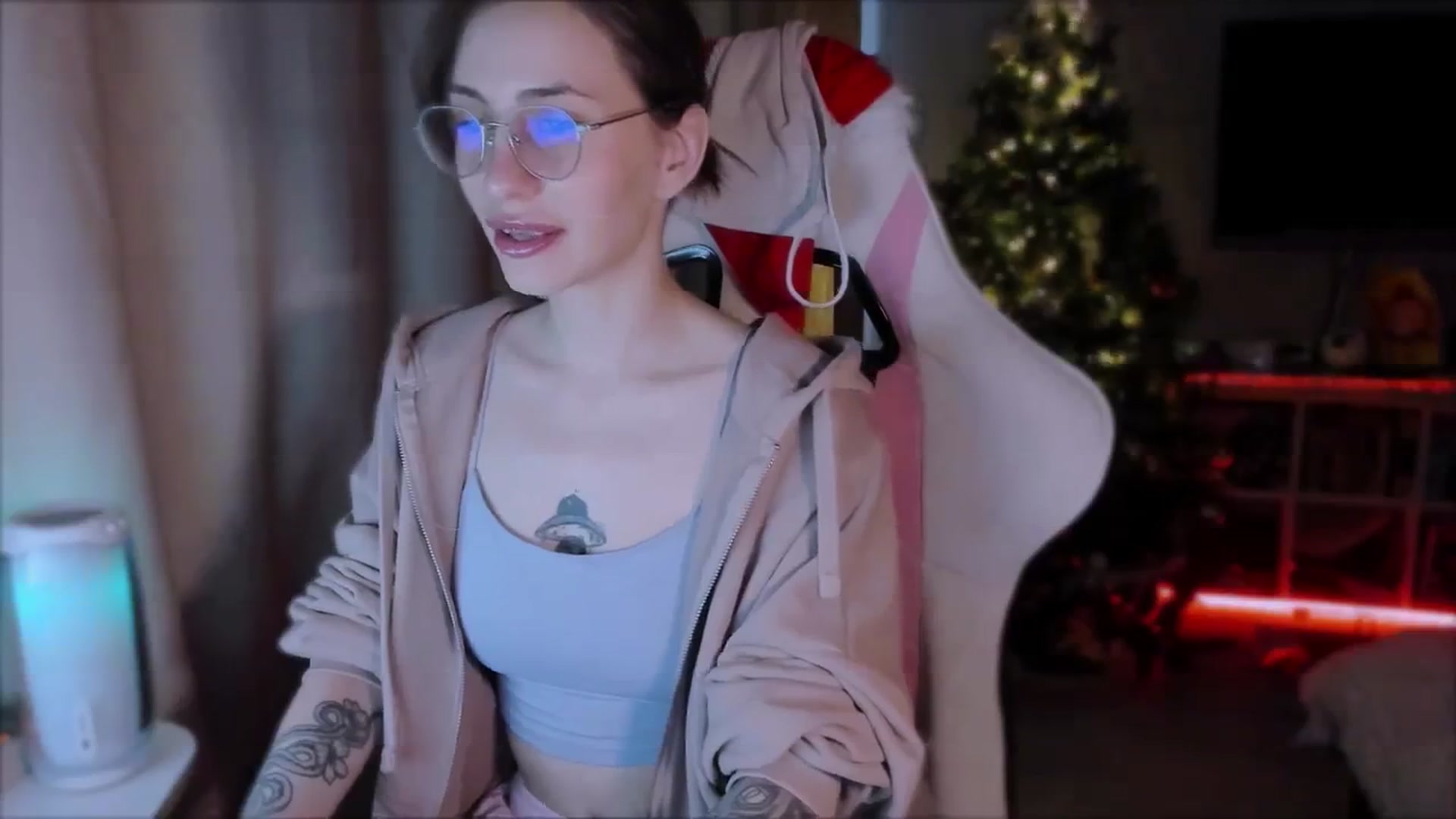 Gallery image thumbnail from Space_Eva's myfreecams stream on, 12/11/2023, 03:08 image 11 of 20