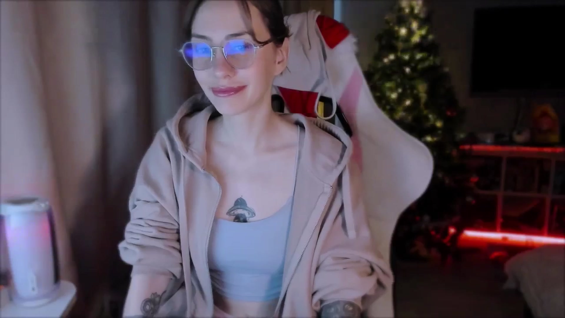 Gallery image thumbnail from Space_Eva's myfreecams stream on, 12/11/2023, 03:08 image 2 of 20