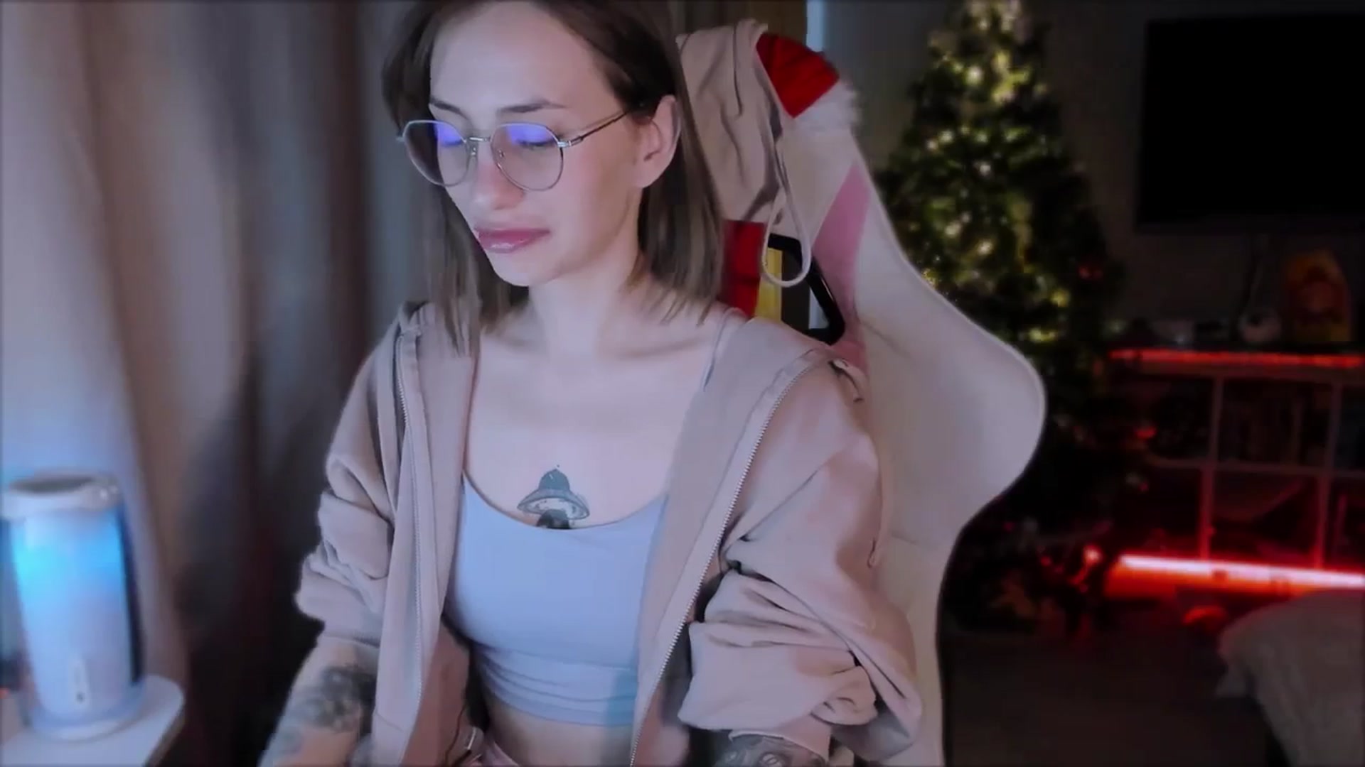 Gallery image thumbnail from Space_Eva's myfreecams stream on, 12/11/2023, 03:08 image 12 of 20