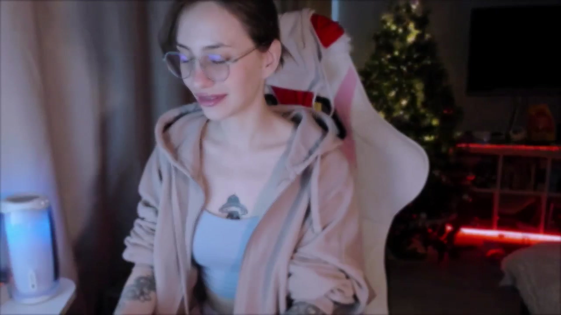 Gallery image thumbnail from Space_Eva's myfreecams stream on, 12/11/2023, 03:08 image 7 of 20