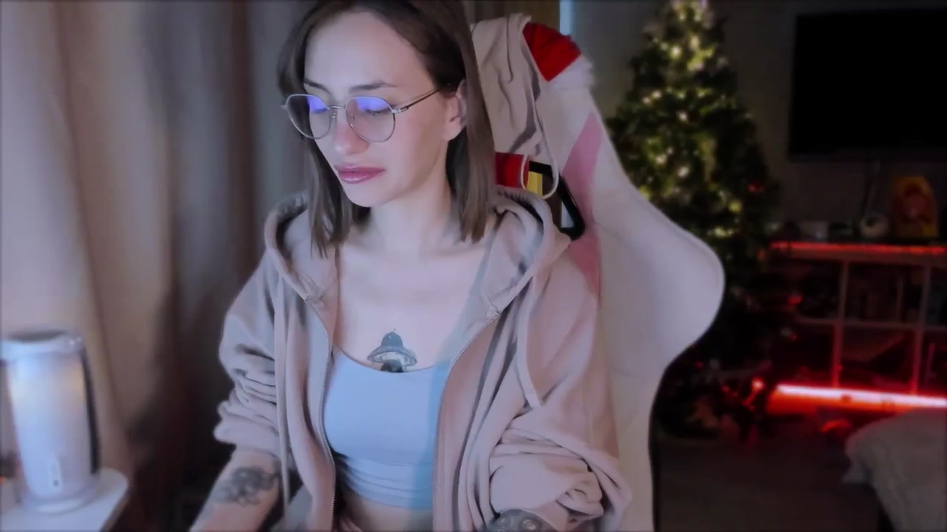 Gallery image thumbnail from Space_Eva's myfreecams stream on, 12/11/2023, 03:08 image 15 of 20