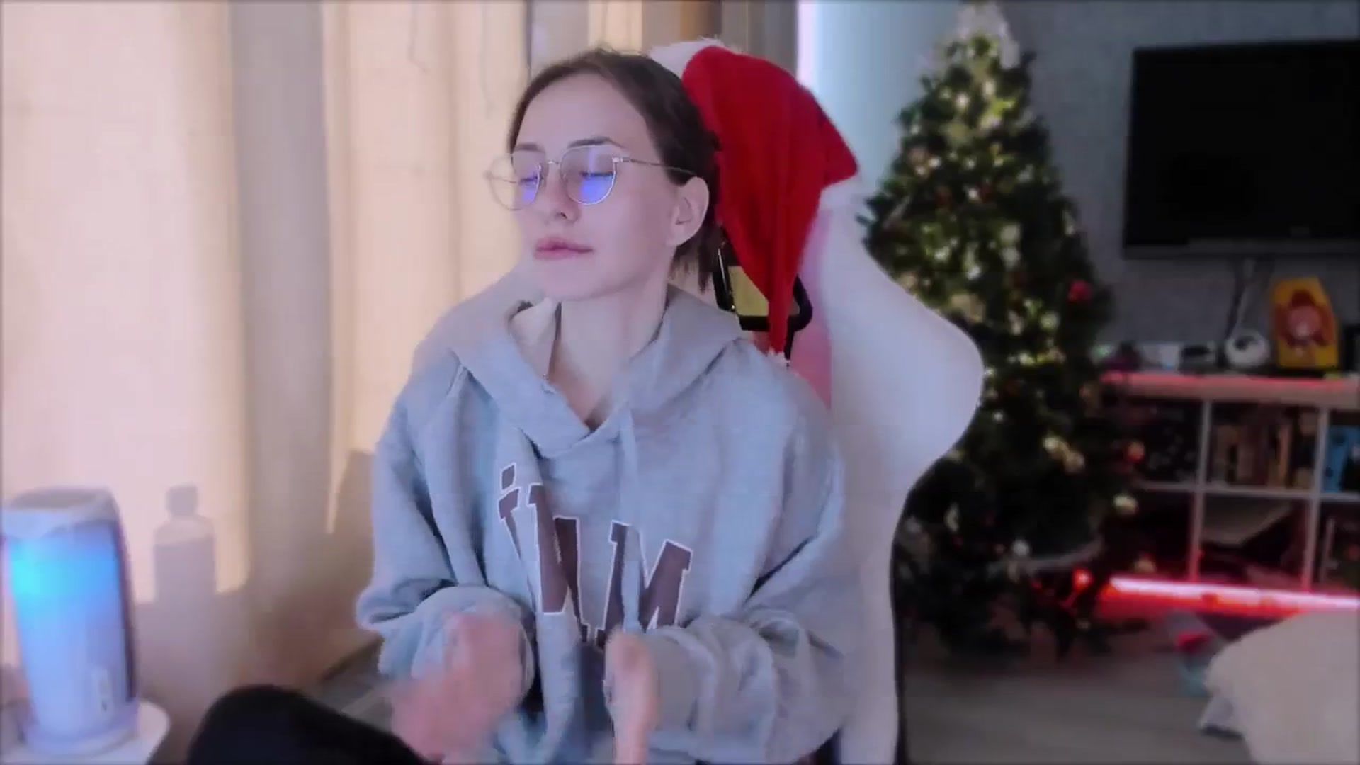 Gallery image thumbnail from Space_Eva's myfreecams stream on, 12/11/2023, 05:58 image 19 of 20