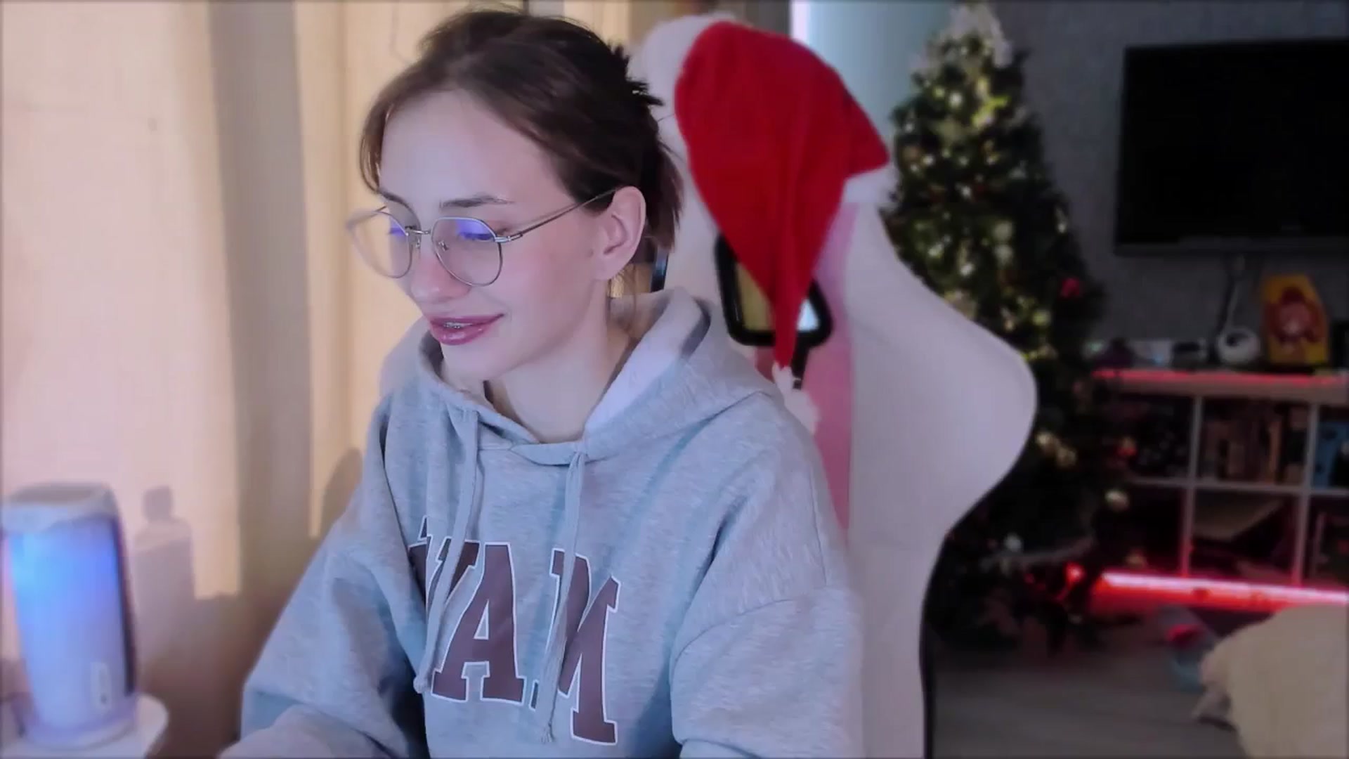 Gallery image thumbnail from Space_Eva's myfreecams stream on, 12/11/2023, 05:58 image 15 of 20