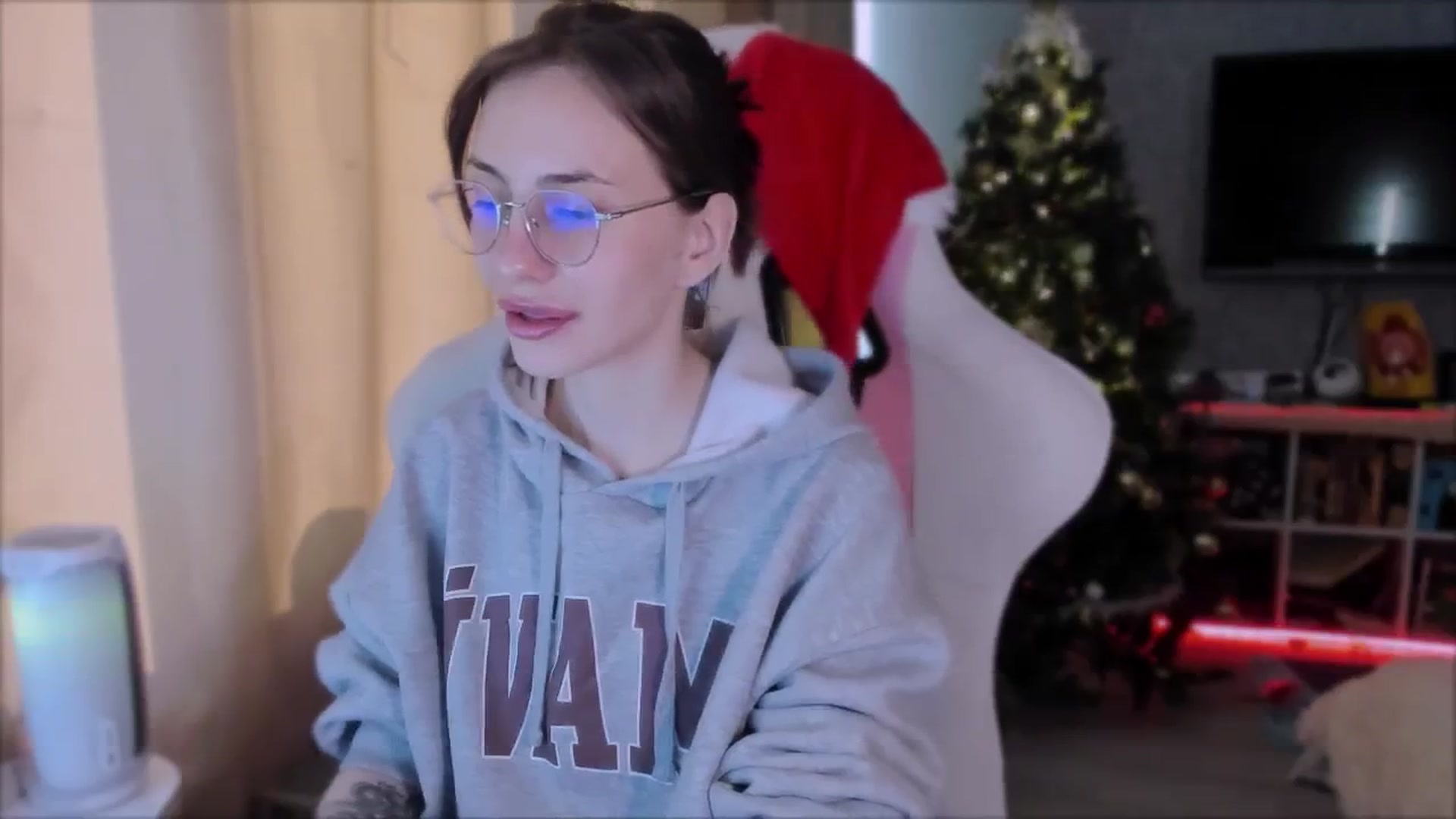 Gallery image thumbnail from Space_Eva's myfreecams stream on, 12/11/2023, 05:58 image 5 of 20