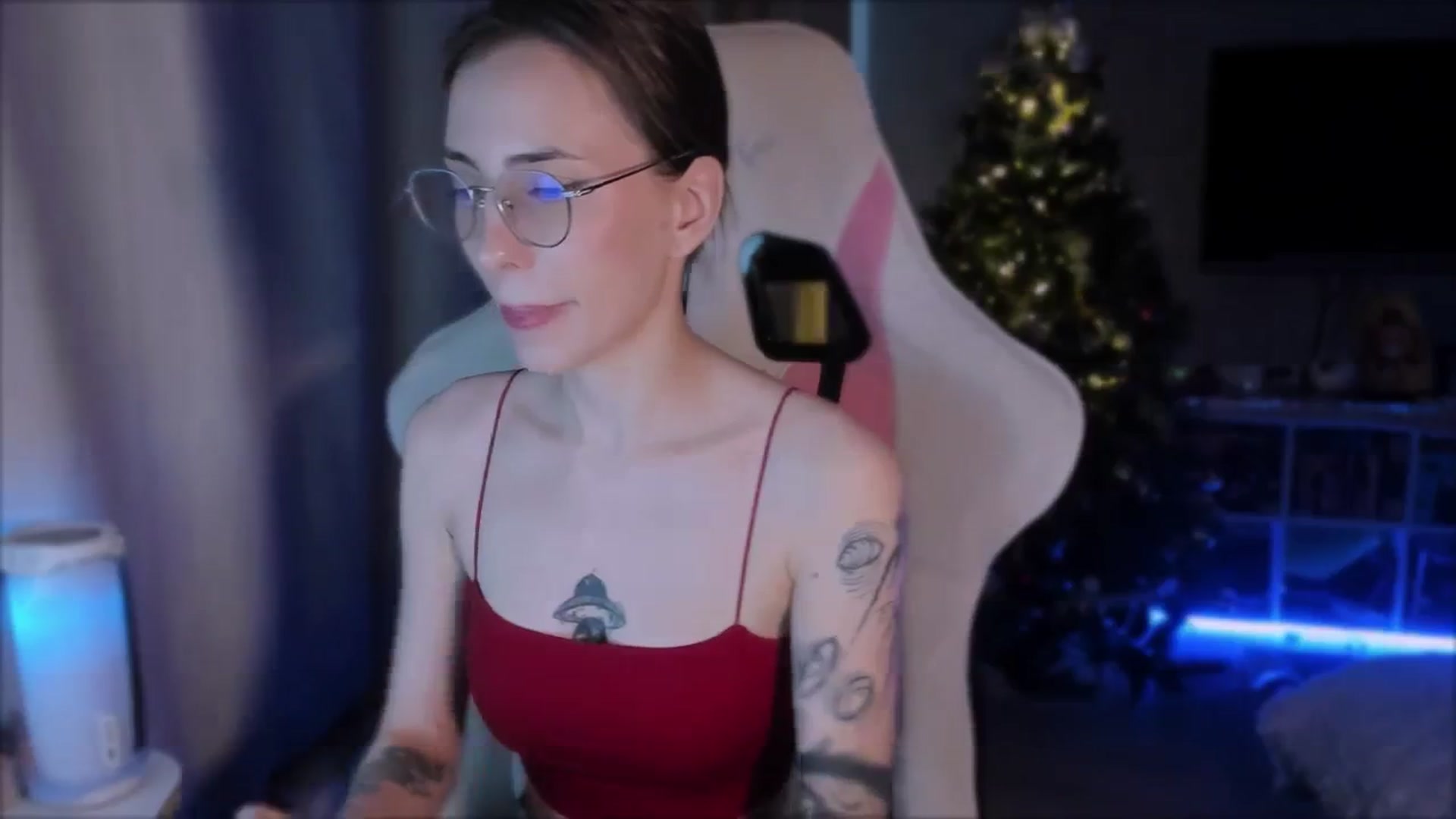 Gallery image thumbnail from Space_Eva's myfreecams stream on, 12/12/2023, 03:07 image 18 of 20