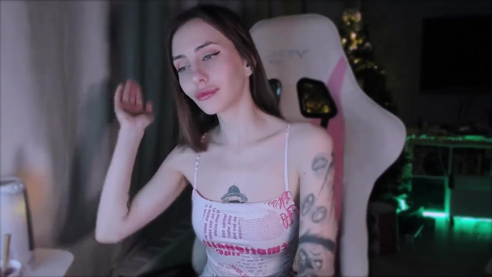 Gallery image thumbnail from Space_Eva's myfreecams stream on, 12/25/2023, 02:43 image 4 of 20