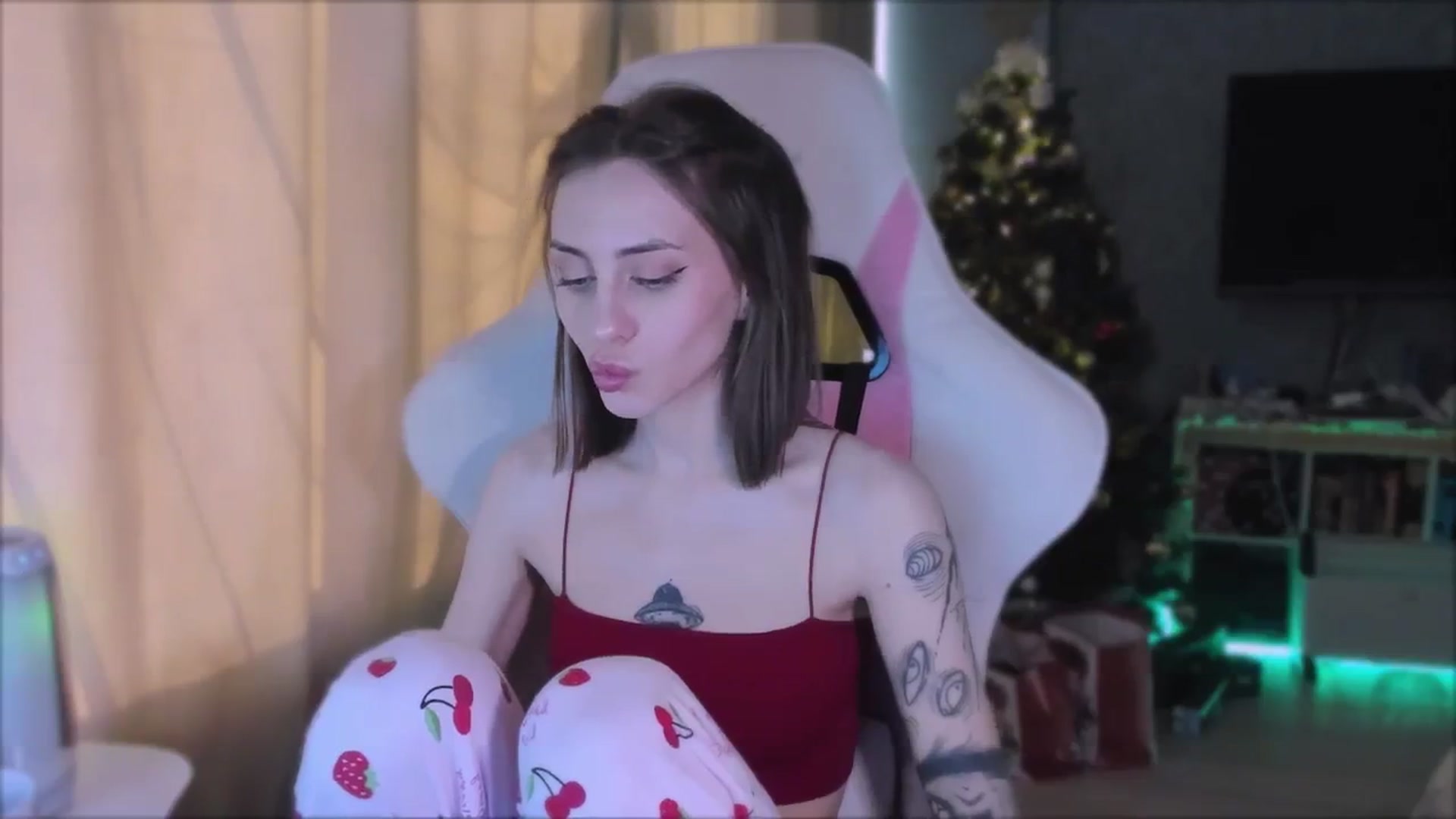 Gallery image thumbnail from Space_Eva's myfreecams stream on, 12/25/2023, 06:26 image 15 of 20