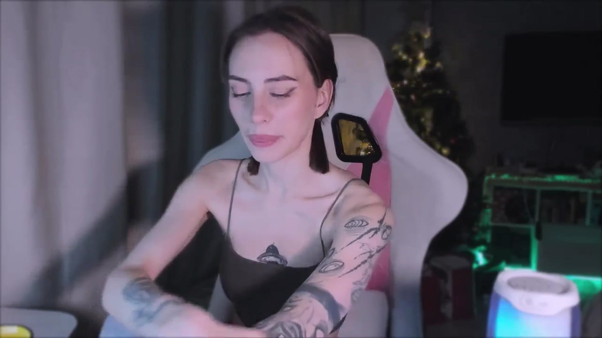 Gallery image thumbnail from Space_Eva's myfreecams stream on, 12/26/2023, 03:04 image 12 of 20