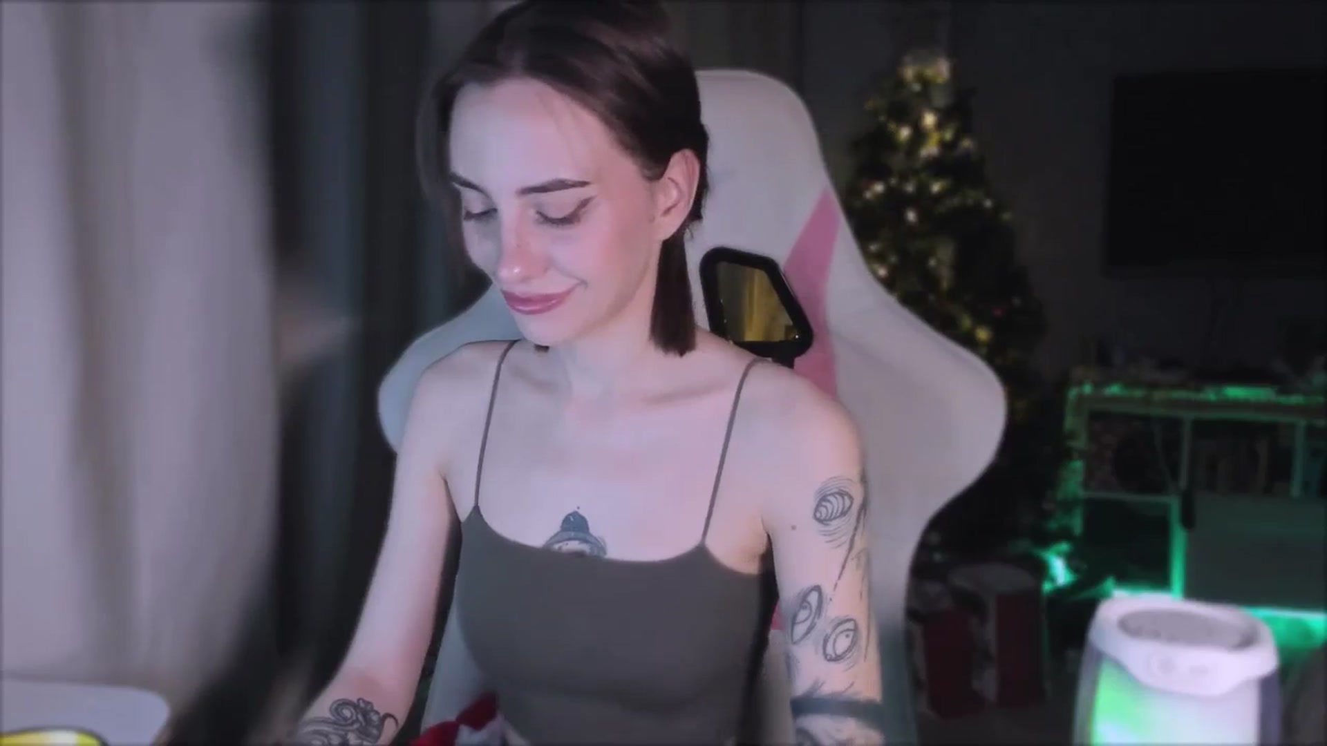 Gallery image thumbnail from Space_Eva's myfreecams stream on, 12/26/2023, 03:04 image 8 of 20